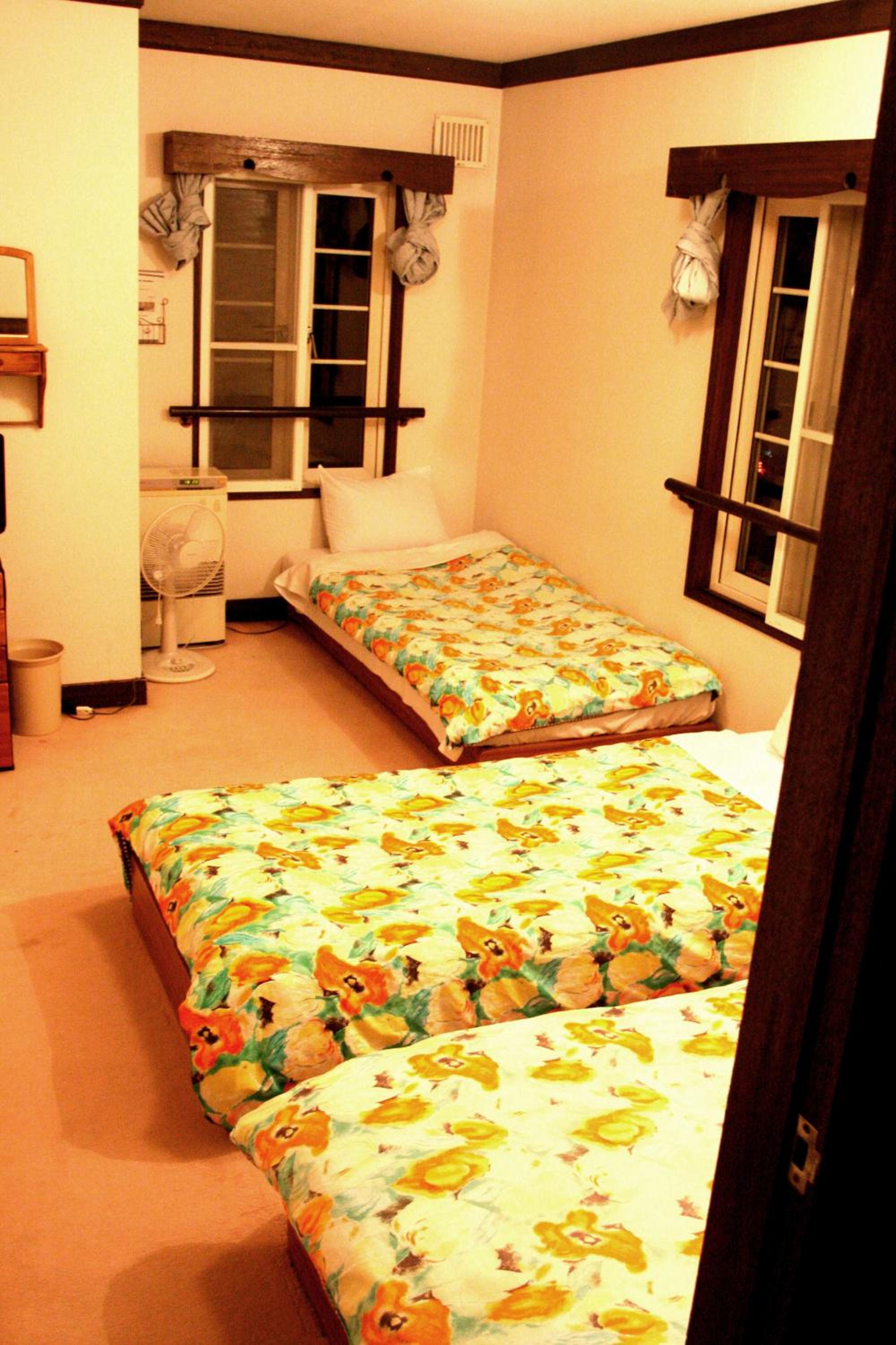Triple Room with Shared Bathroom photo 2