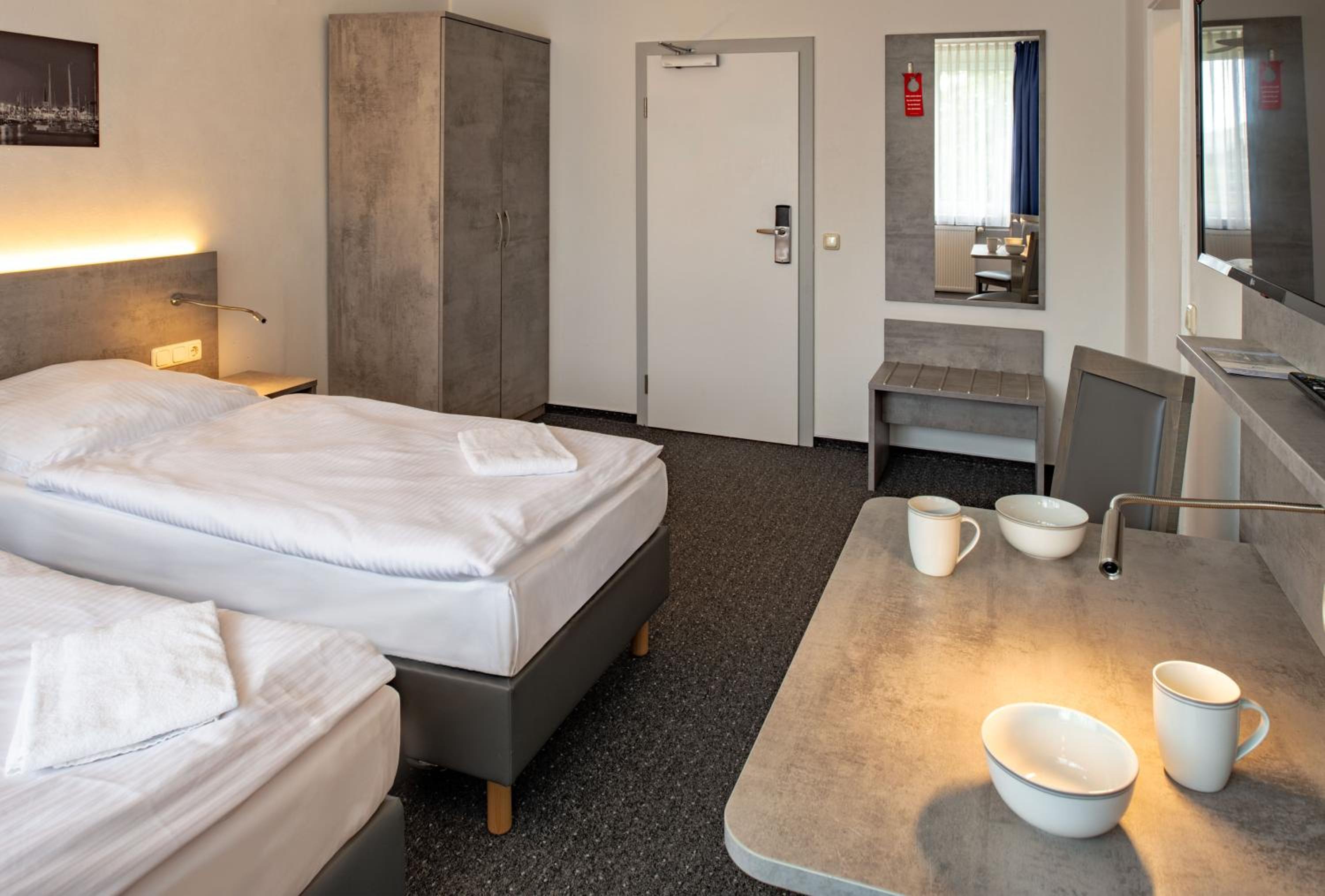 Twin Room with Shared Bathroom photo 1