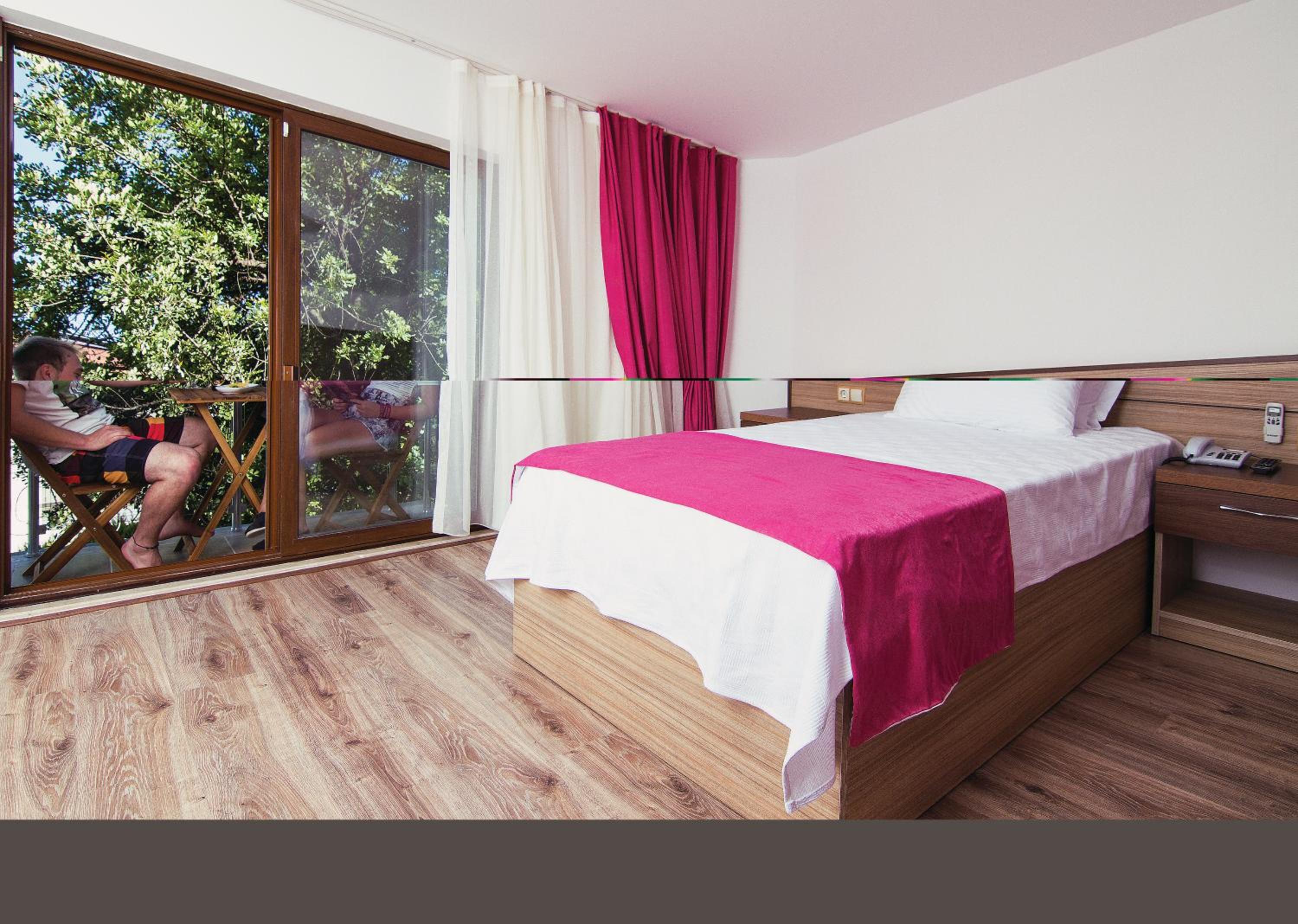 Deluxe Double Room (2 Adults + 1 Child)