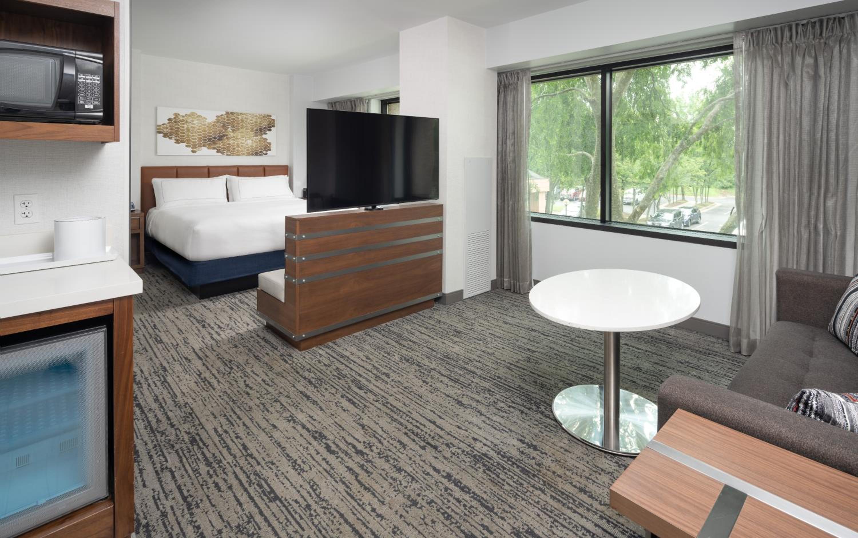 King Room with Kitchenette - Photo 2