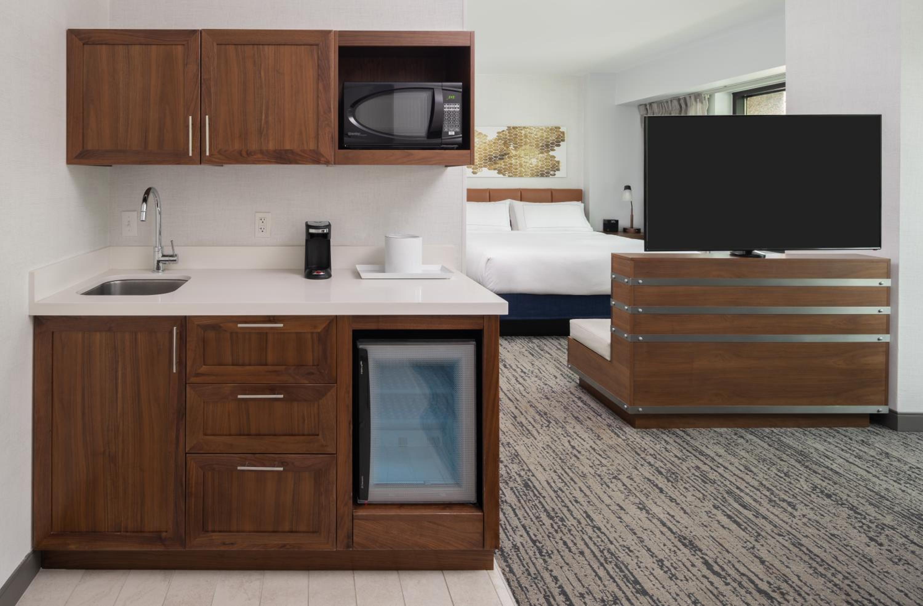 King Room with Kitchenette - Photo 3