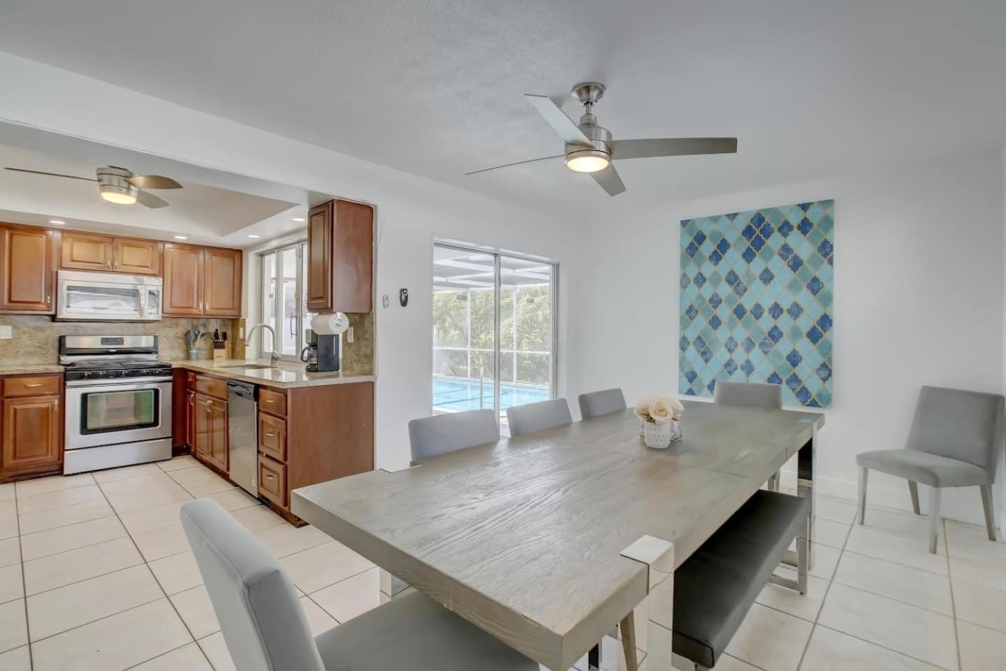 Four-Bedroom House photo 2