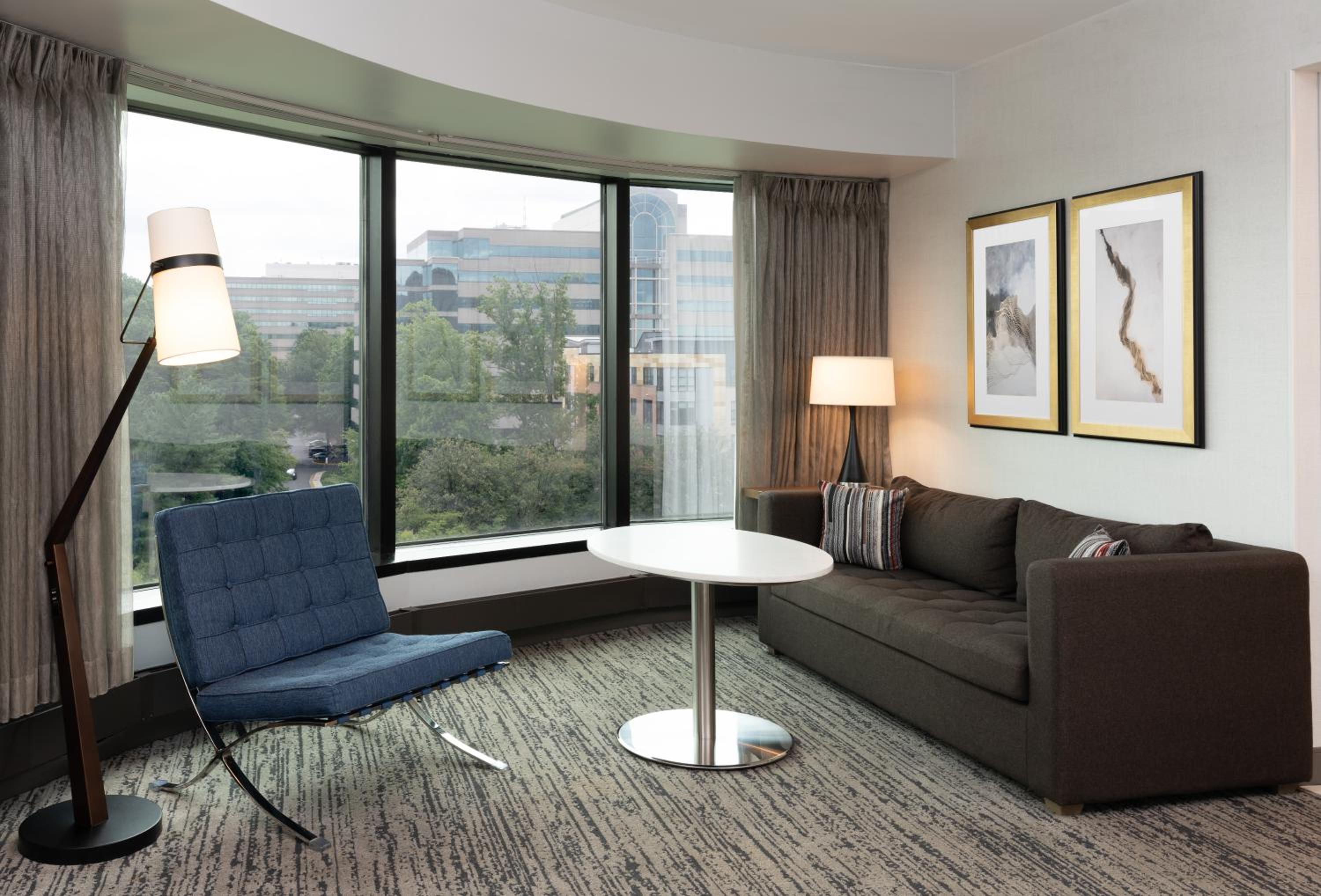 Queen Room with Two Queen Beds and Panoramic View - Photo 3