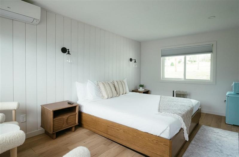 King Room with Lake View - Photo 1