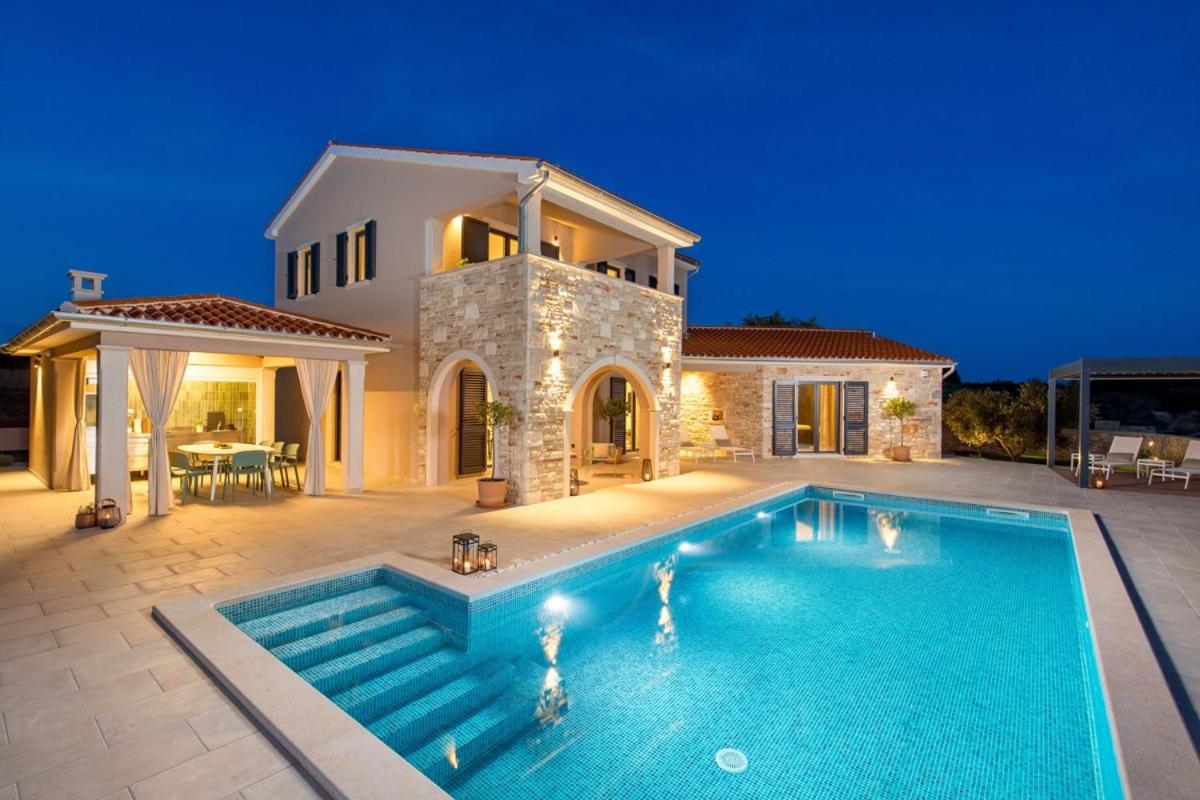 Villa with Private Pool photo 2