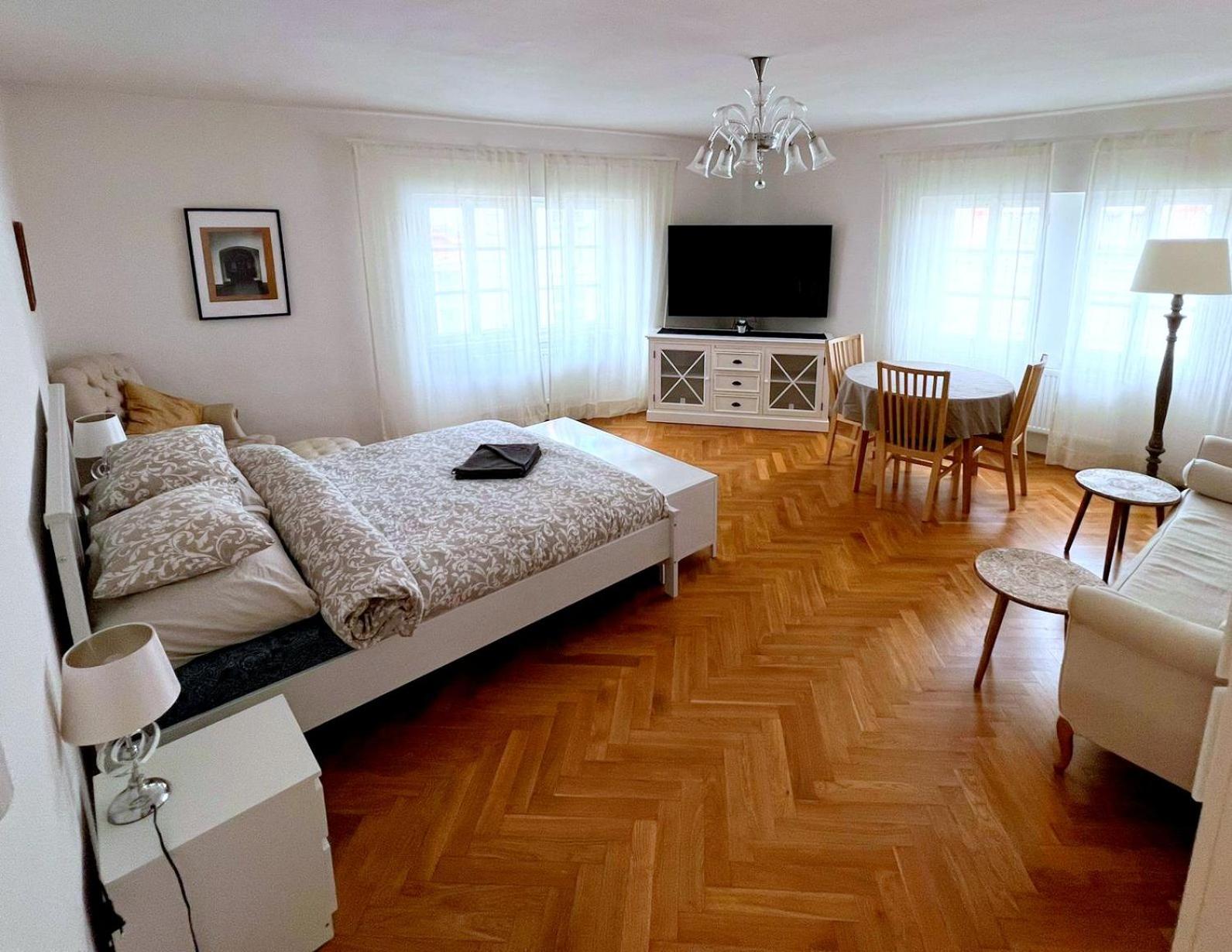 Three-Bedroom Deluxe Apartment