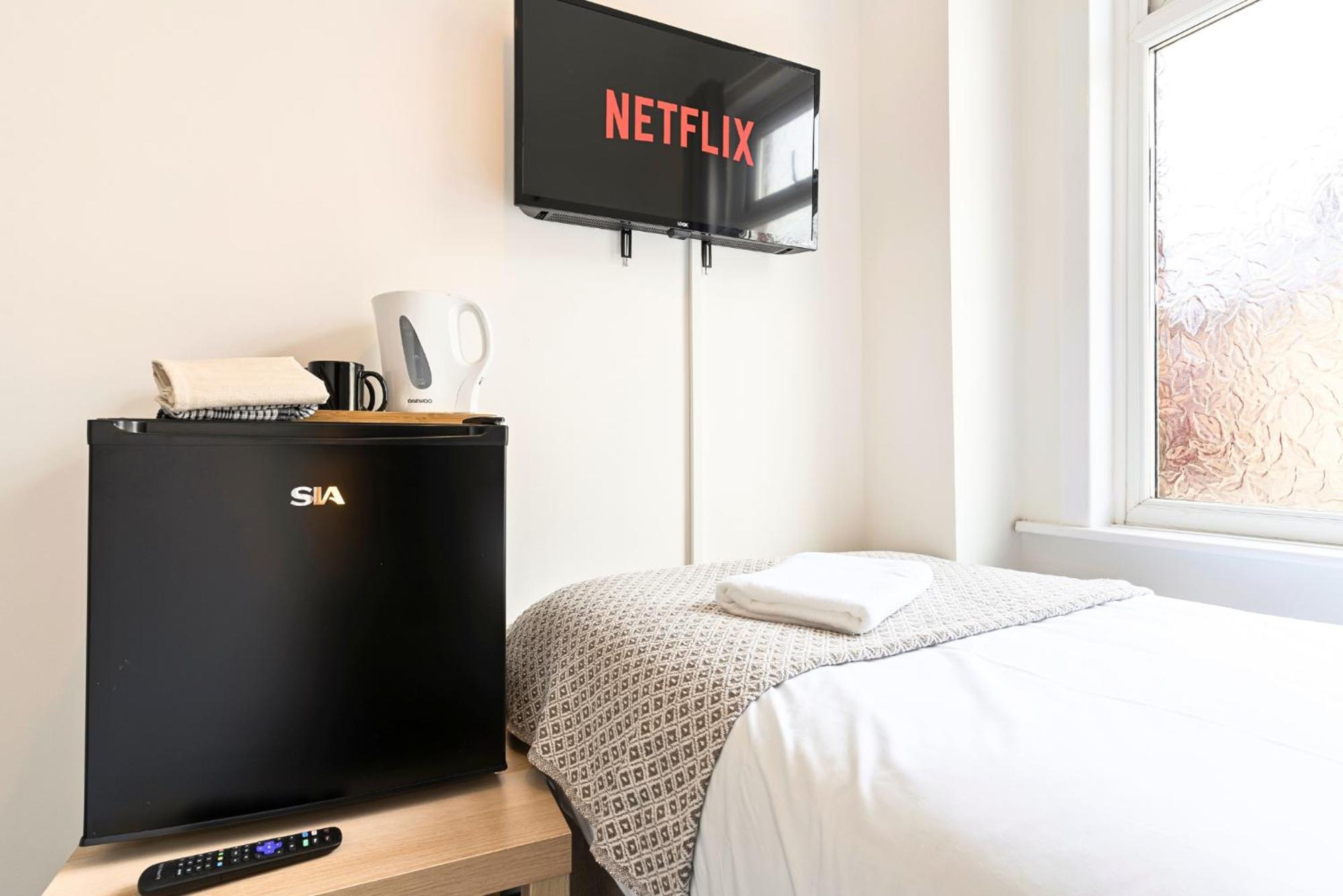 Single Room With Private Bathroom photo 1