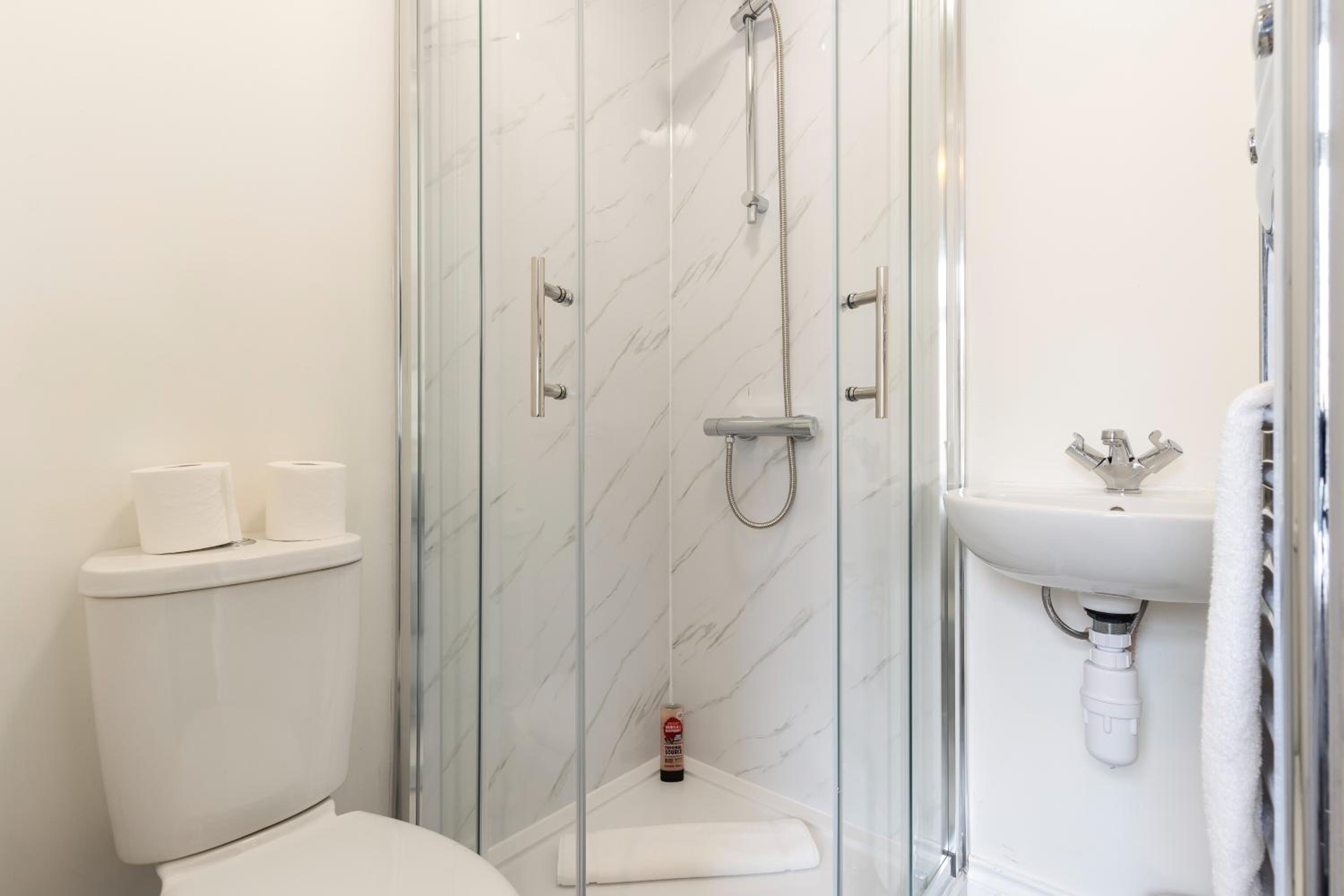 Single Room With Private Bathroom photo 2