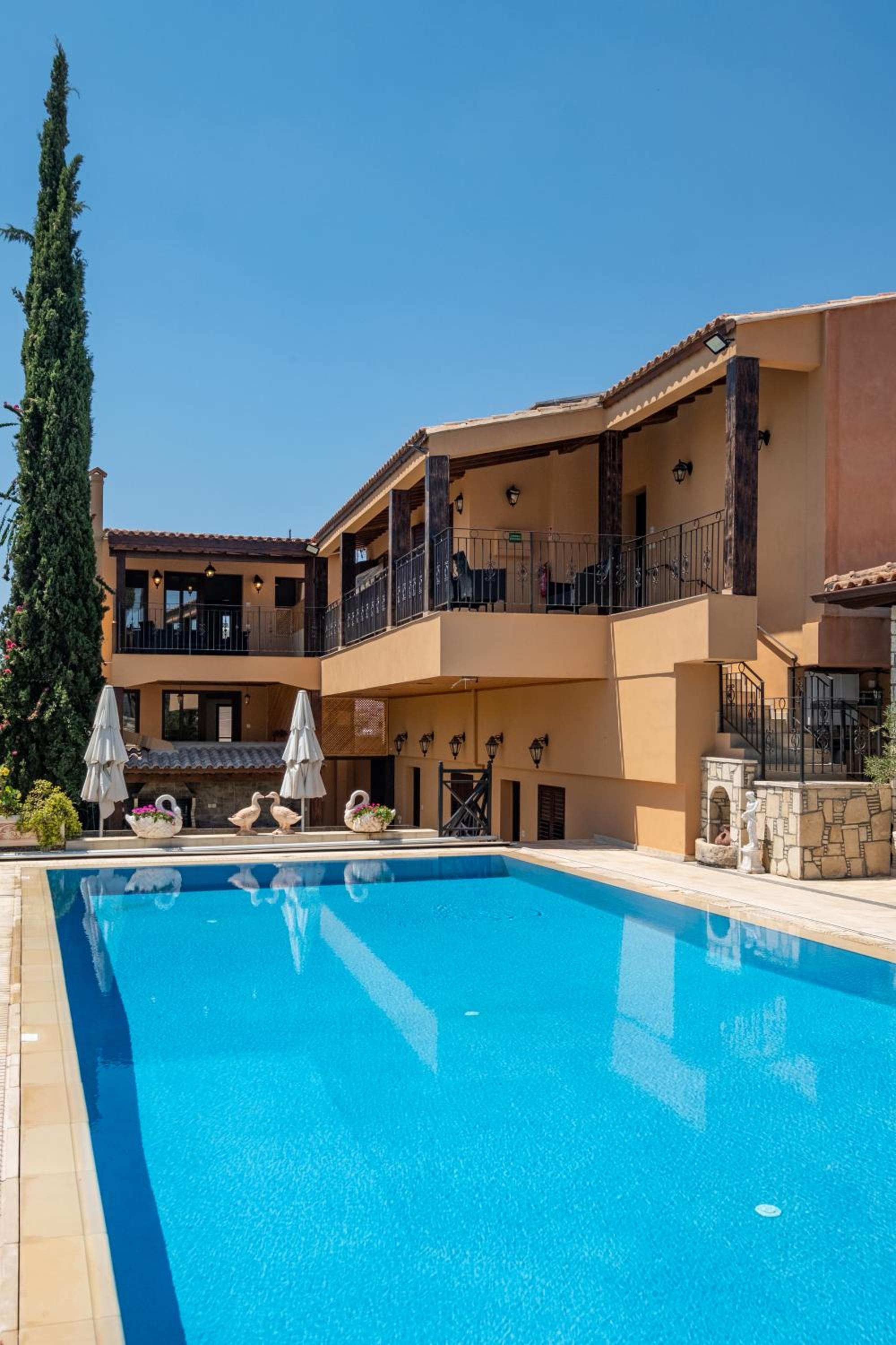 Villa photo 3