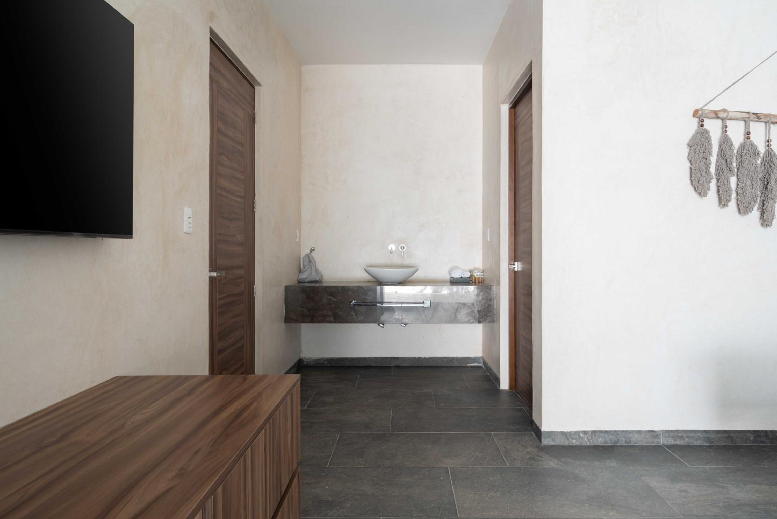 Three-Bedroom Villa - Photo 4