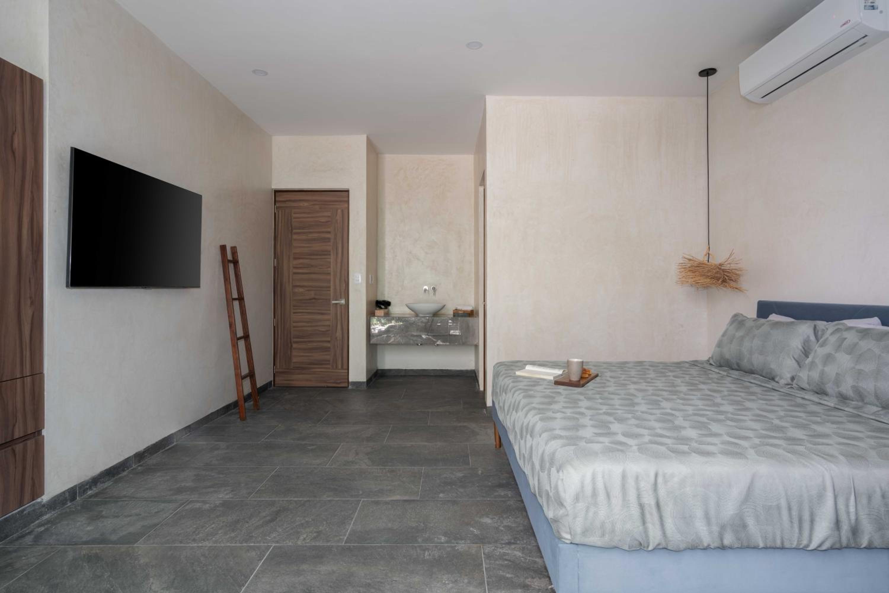Three-Bedroom Villa - Photo 5