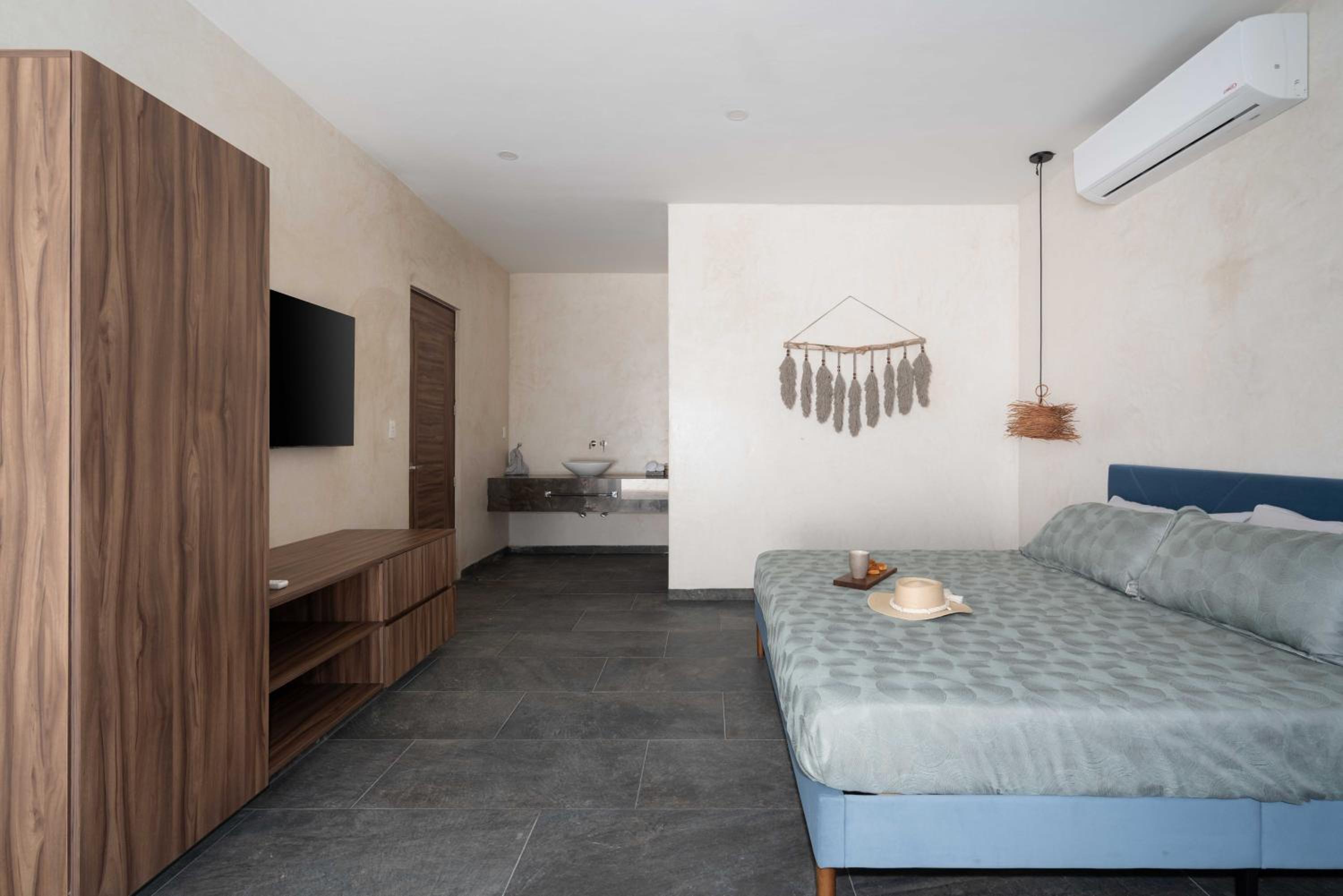 Three-Bedroom Villa - Photo 6