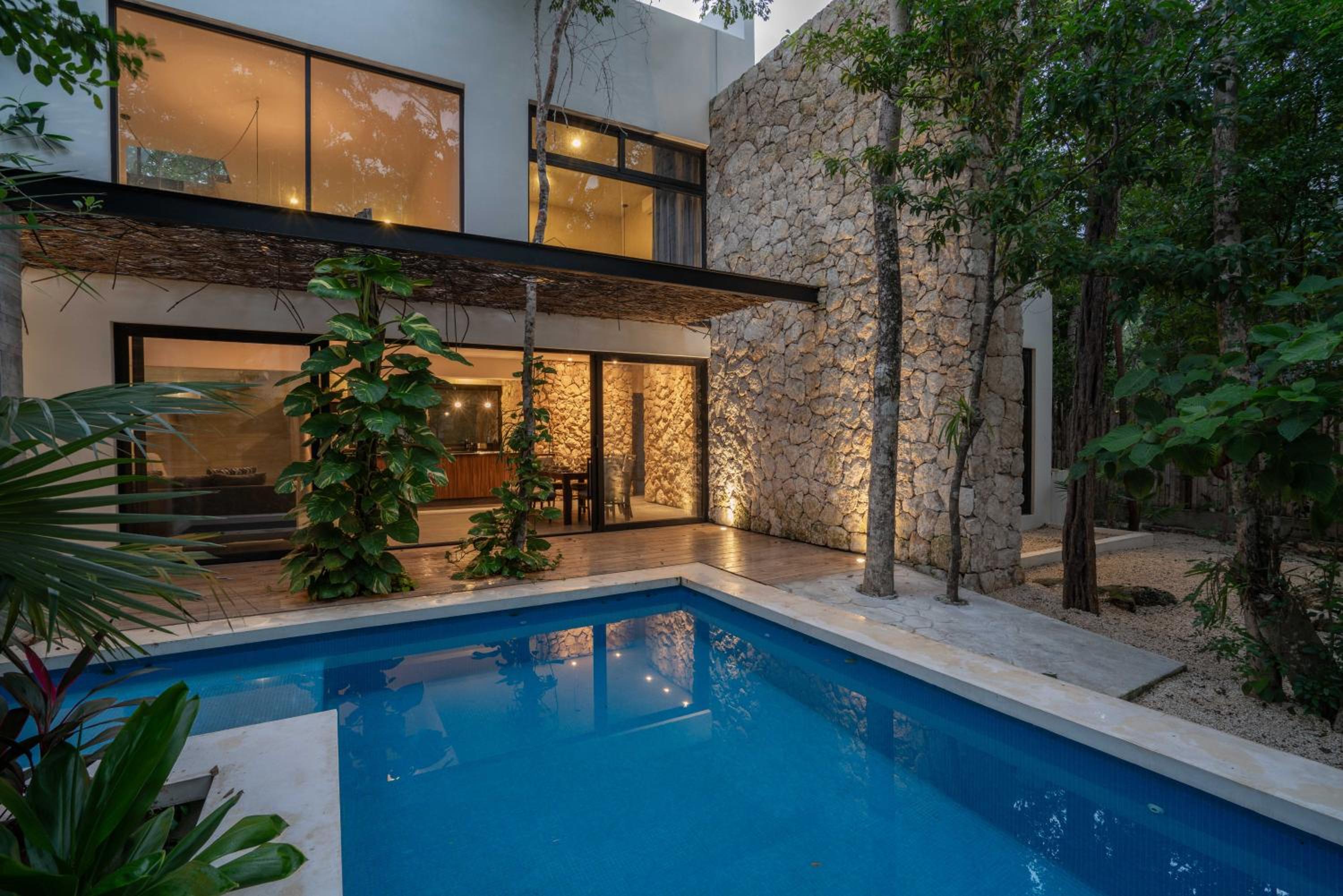 Three-Bedroom Villa - Photo 2