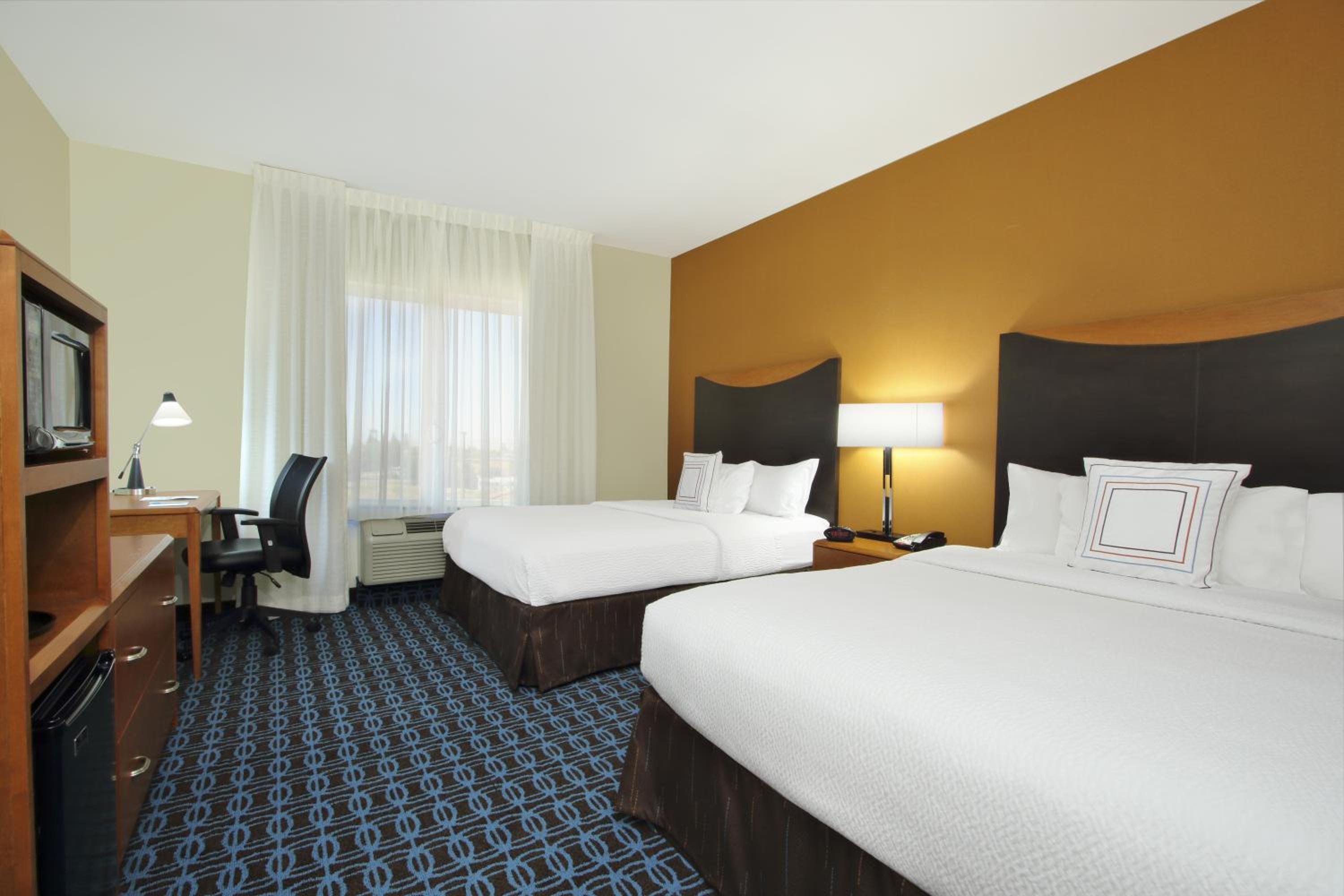 Queen Room with Two Queen Beds - Photo 1