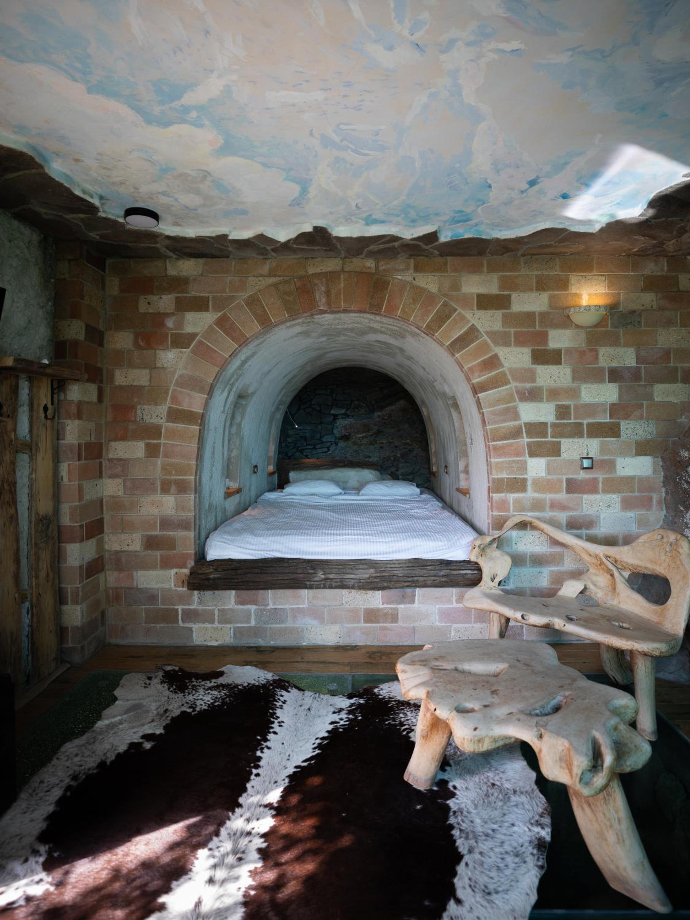 Deluxe King Suite photo 3