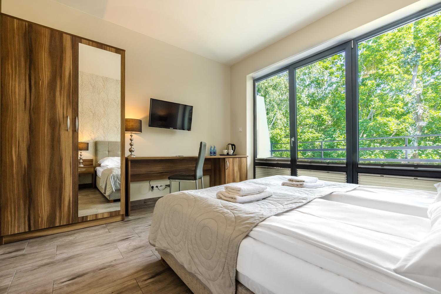 Deluxe Double Room with Balcony photo 3