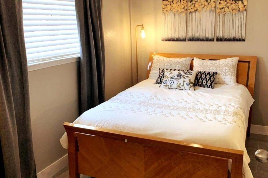 One-Bedroom House photo 1