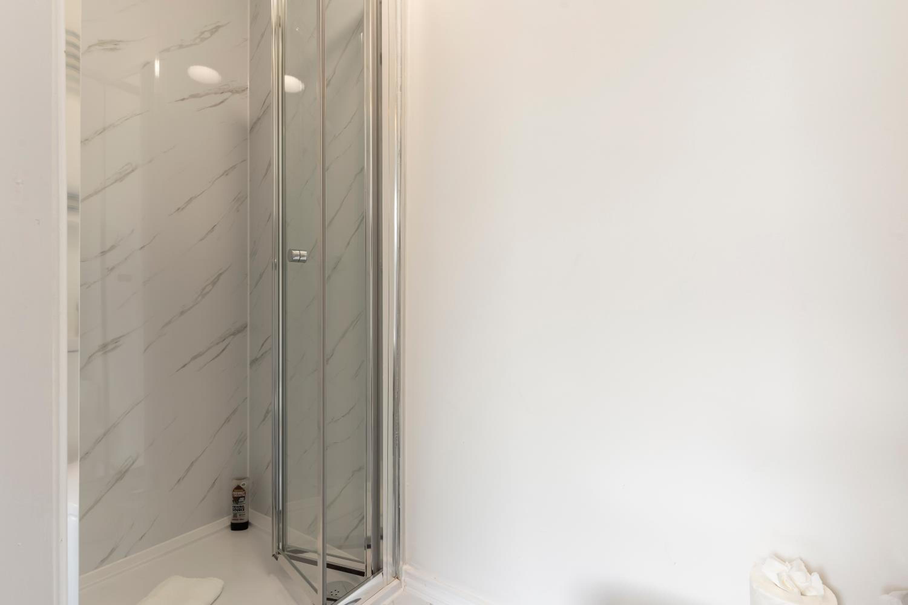 Single Room With Private Bathroom photo 2