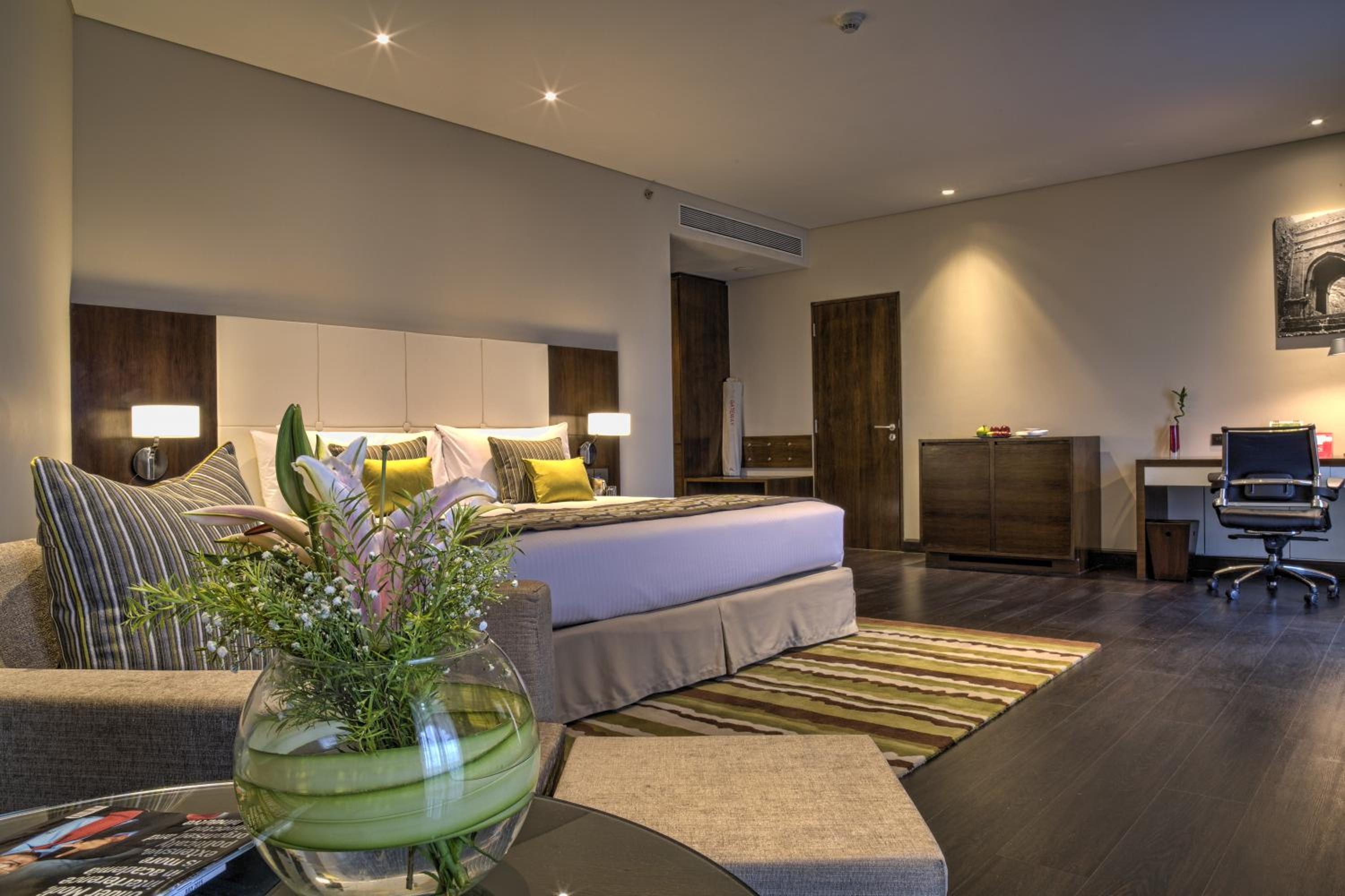 Junior Suite King bed with balcony