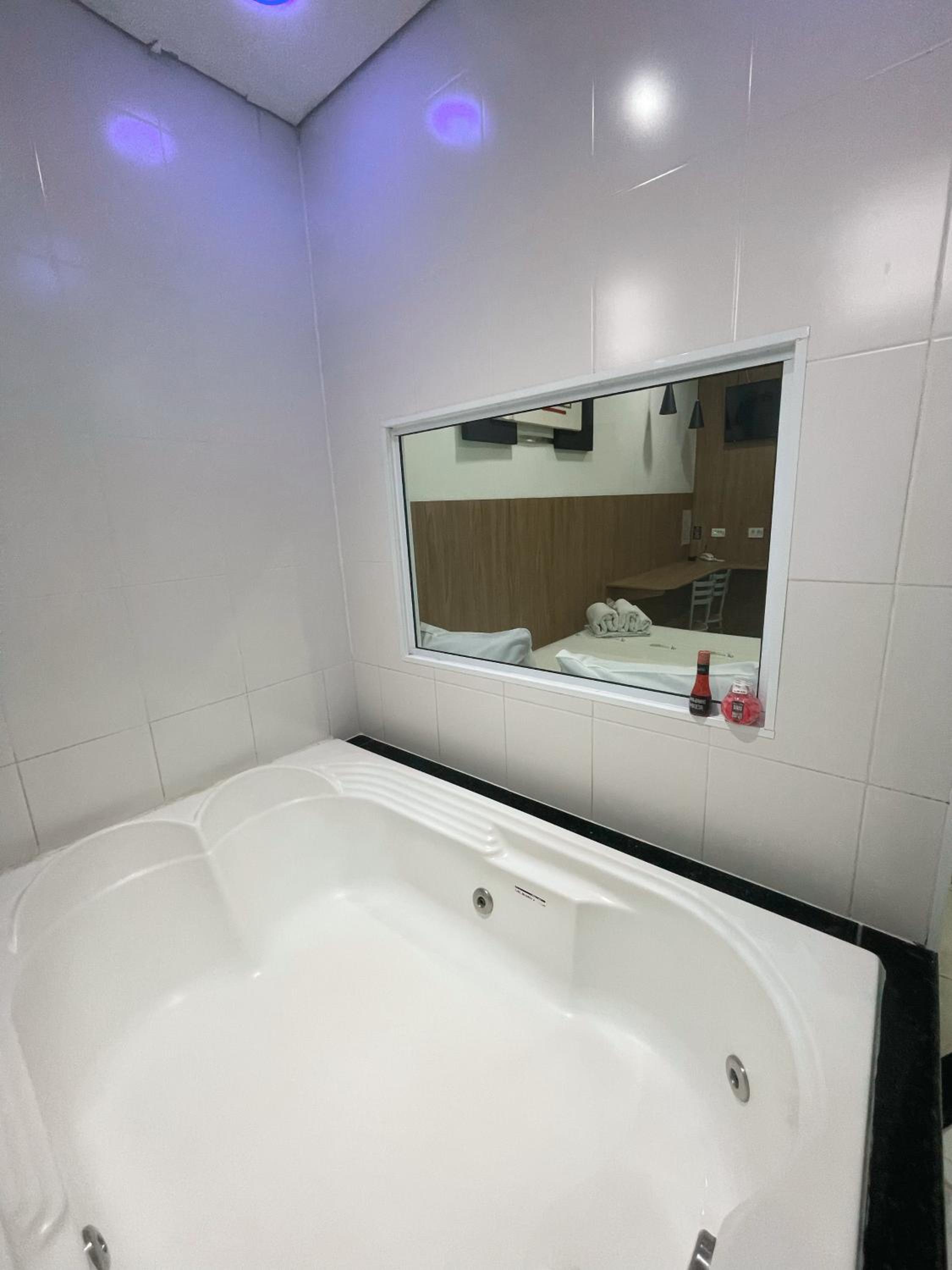 Deluxe Suite with Spa Bath photo 3