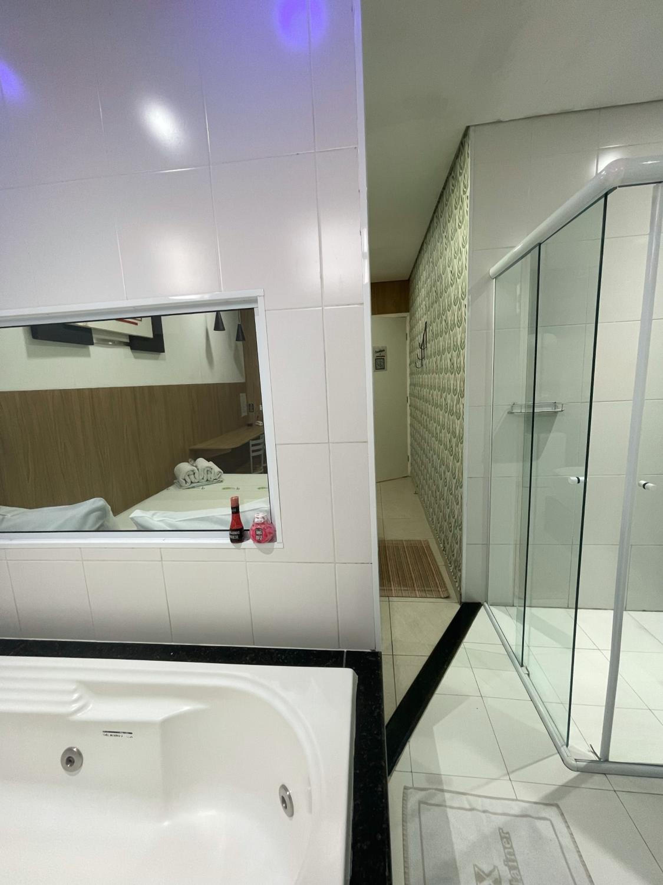Deluxe Suite with Spa Bath photo 2