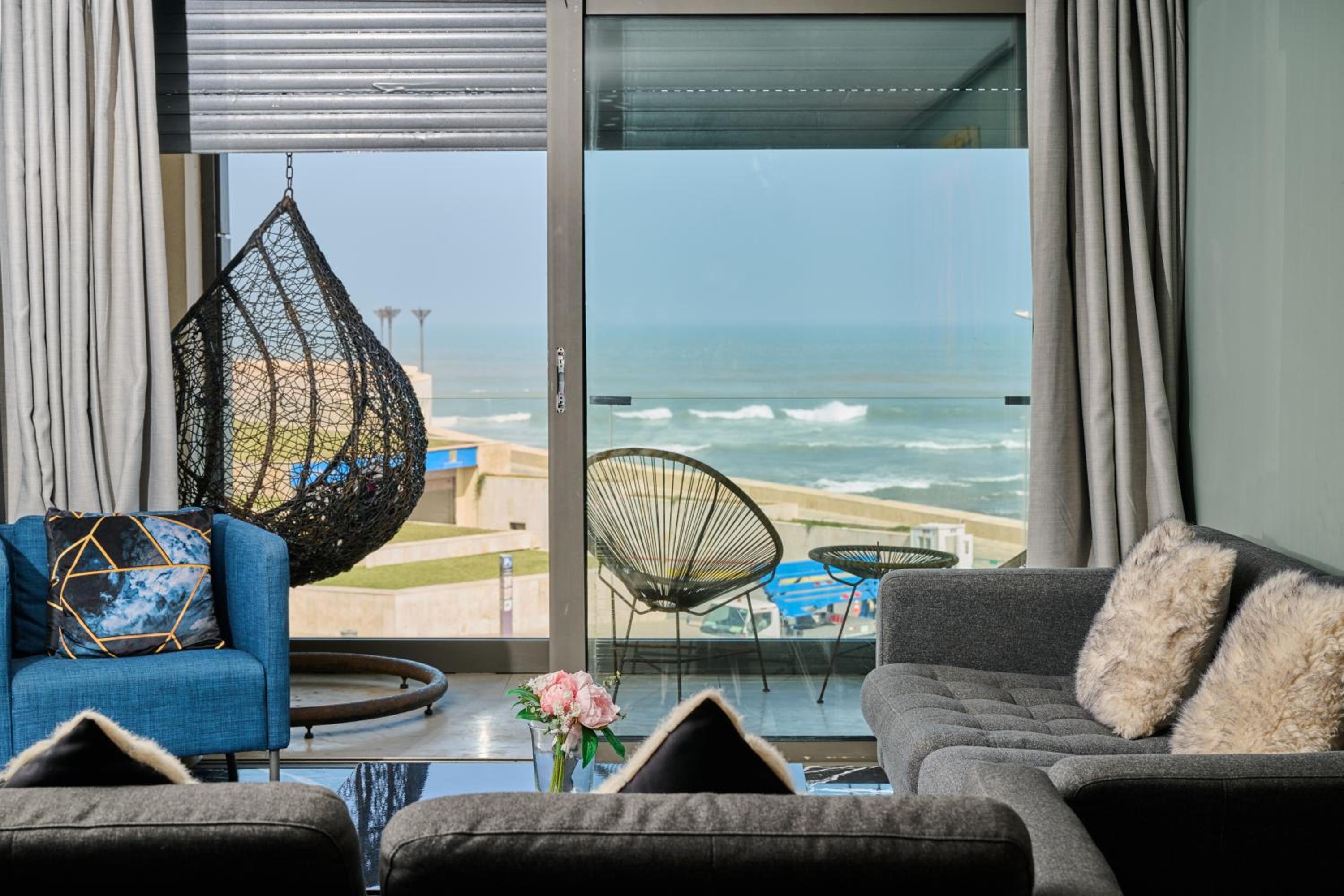 One-Bedroom Apartment with Sea View photo 2