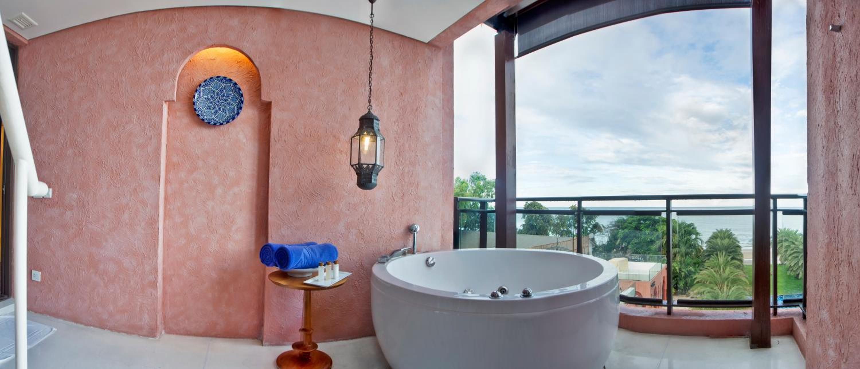 Celestial Suite Balcony Jacuzzi - Photo 6