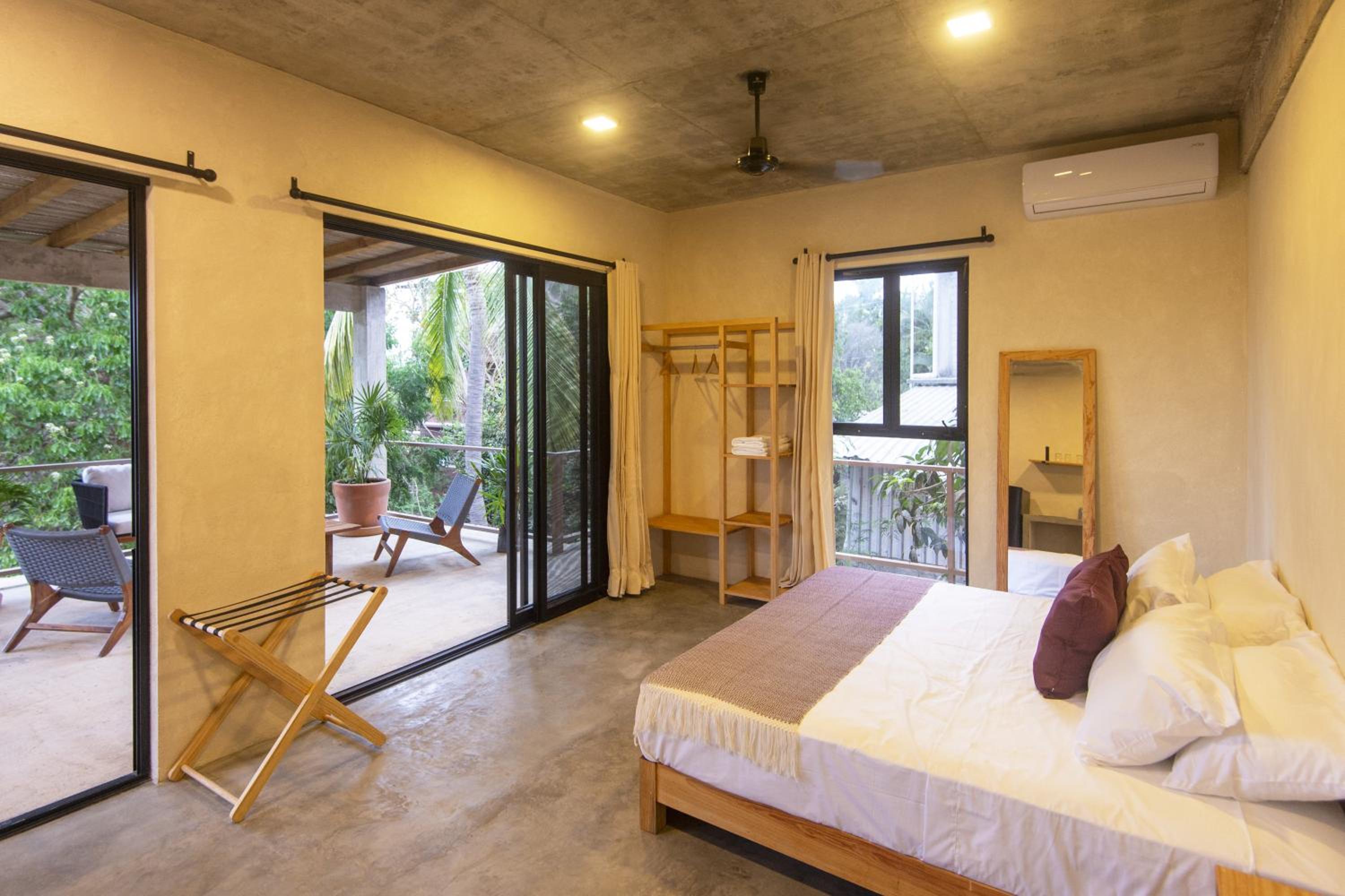 Studio with Pool View photo 3