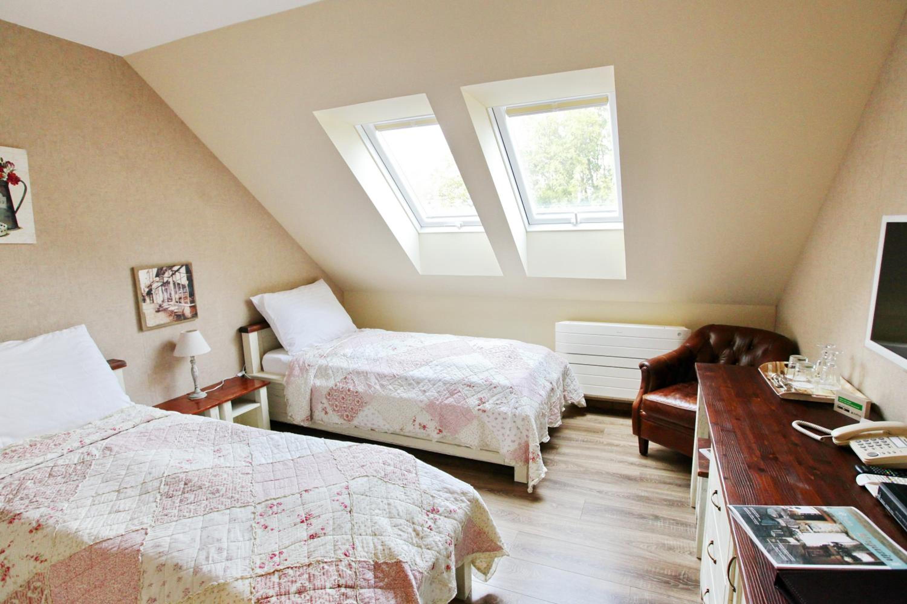 Twin Room - Photo 8