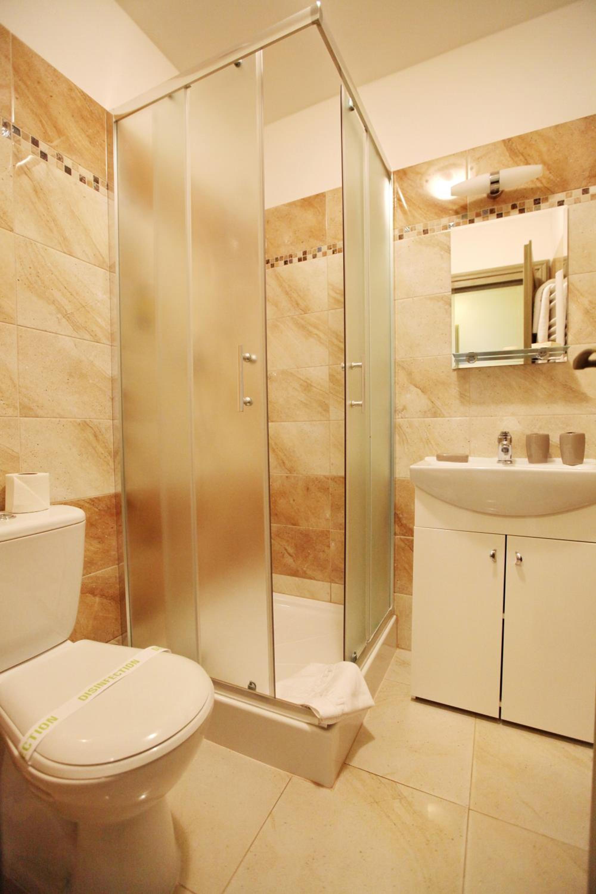 Twin Room - Photo 13