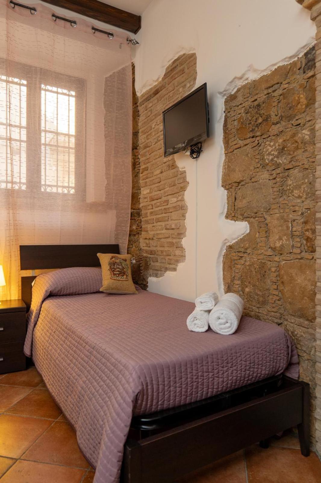 Triple Room with Private Bathroom photo 3