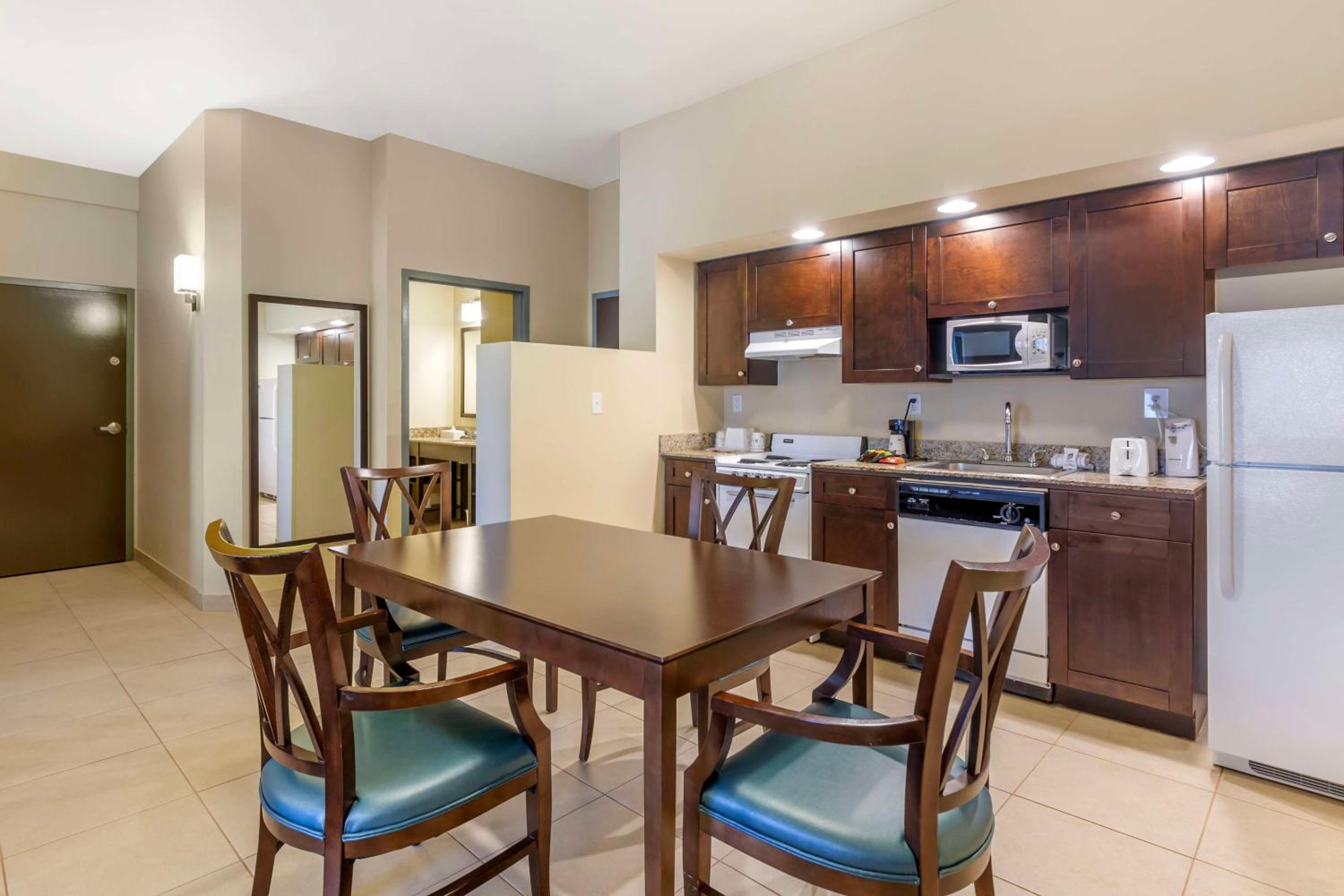 King Suite - Photo 3