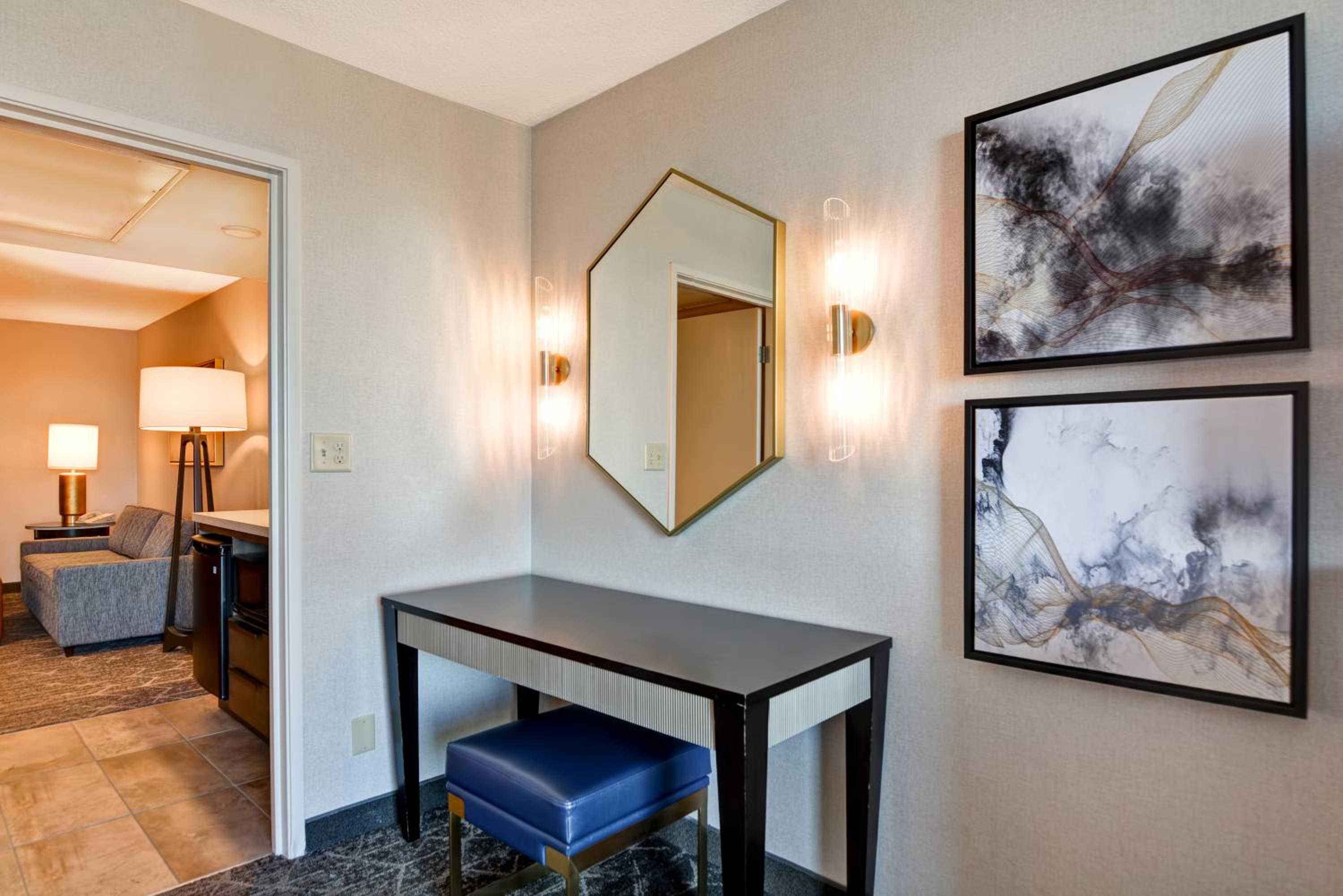 Executive Corner King Suite w/ Sofa Sleeper, 1 Bedroom - Photo 1