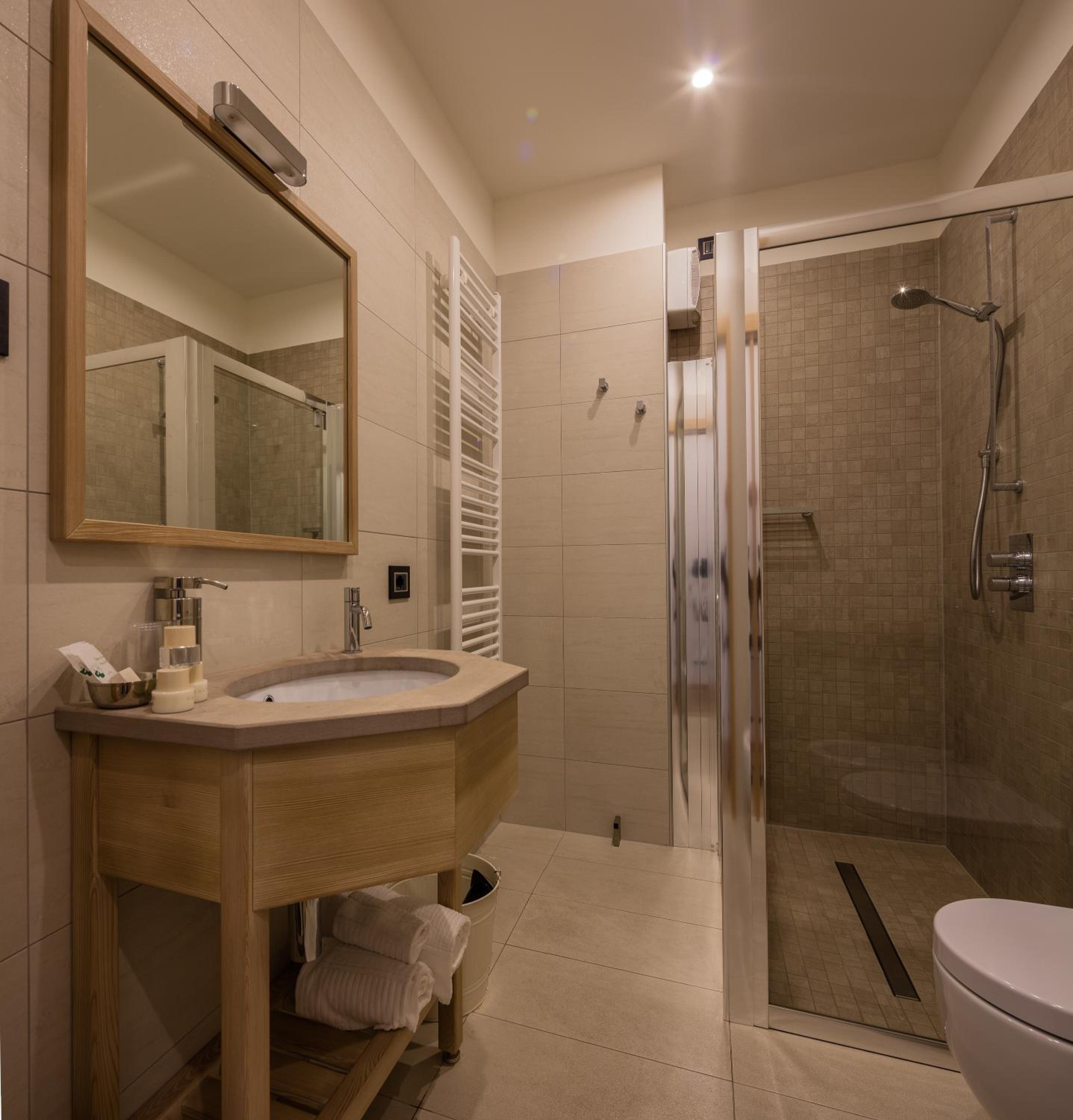 Deluxe Double Room with Terrace - Photo 12