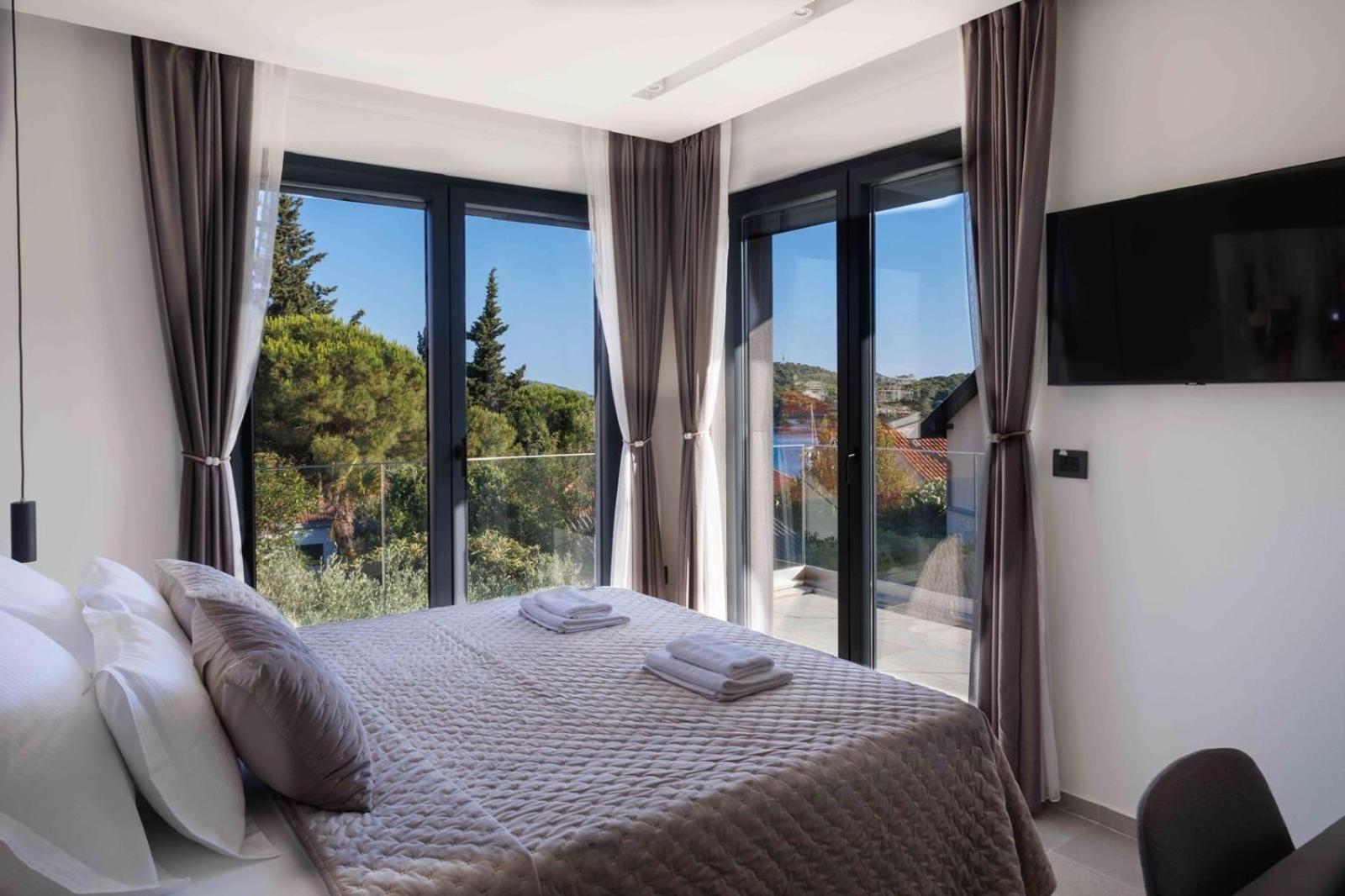 Villa photo 1