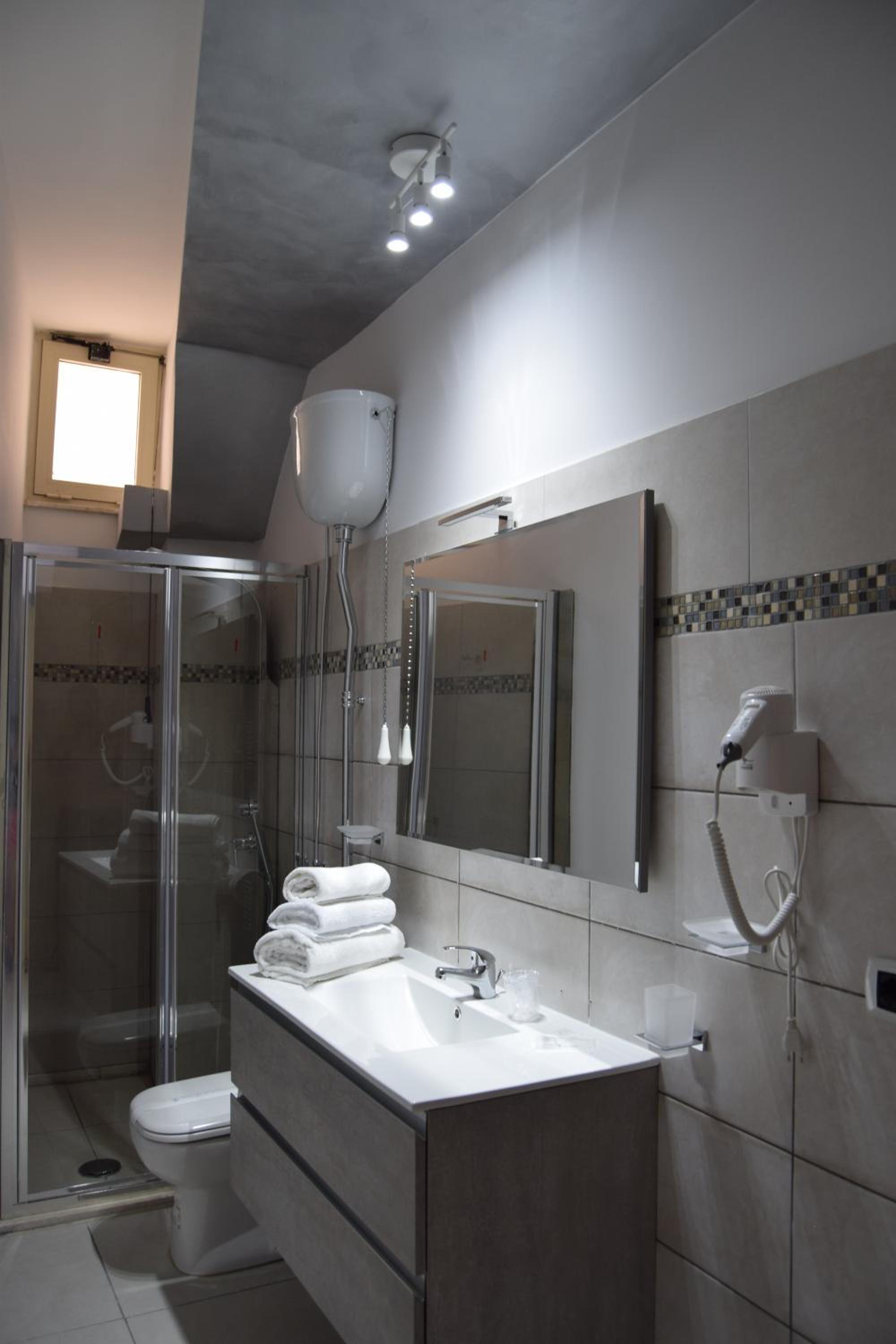 Double Room with Private External Bathroom photo 2