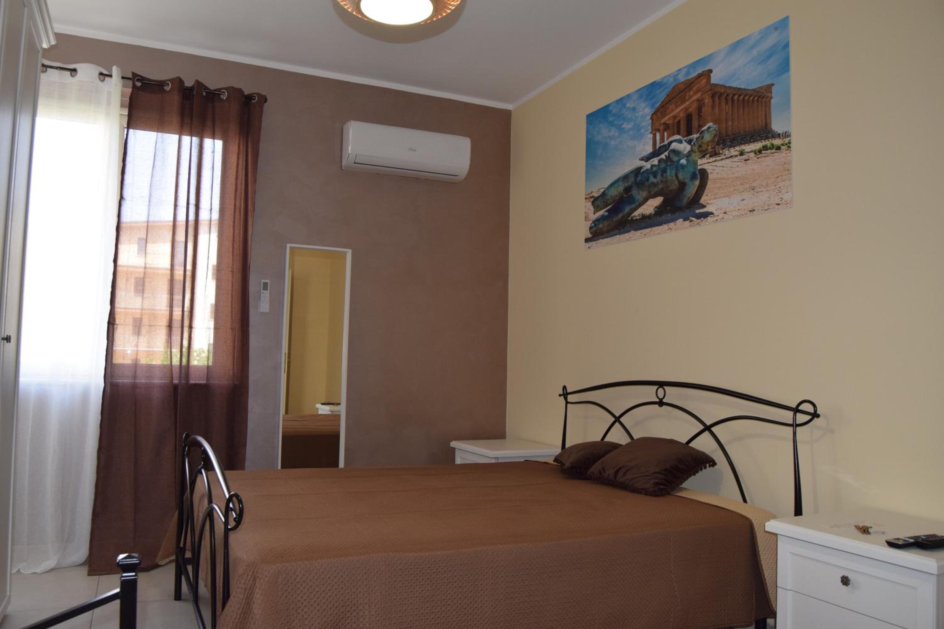 Double Room with Private External Bathroom photo 1