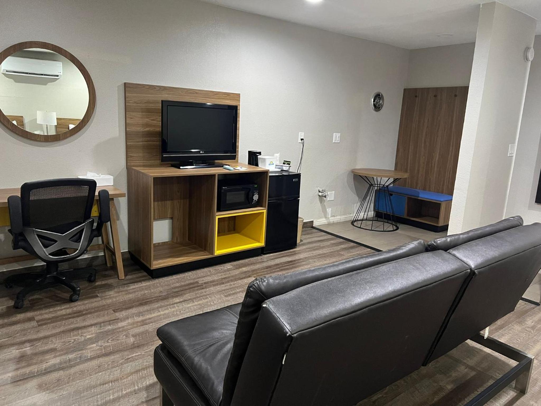 Double Studio Suite - Non-Smoking photo 1