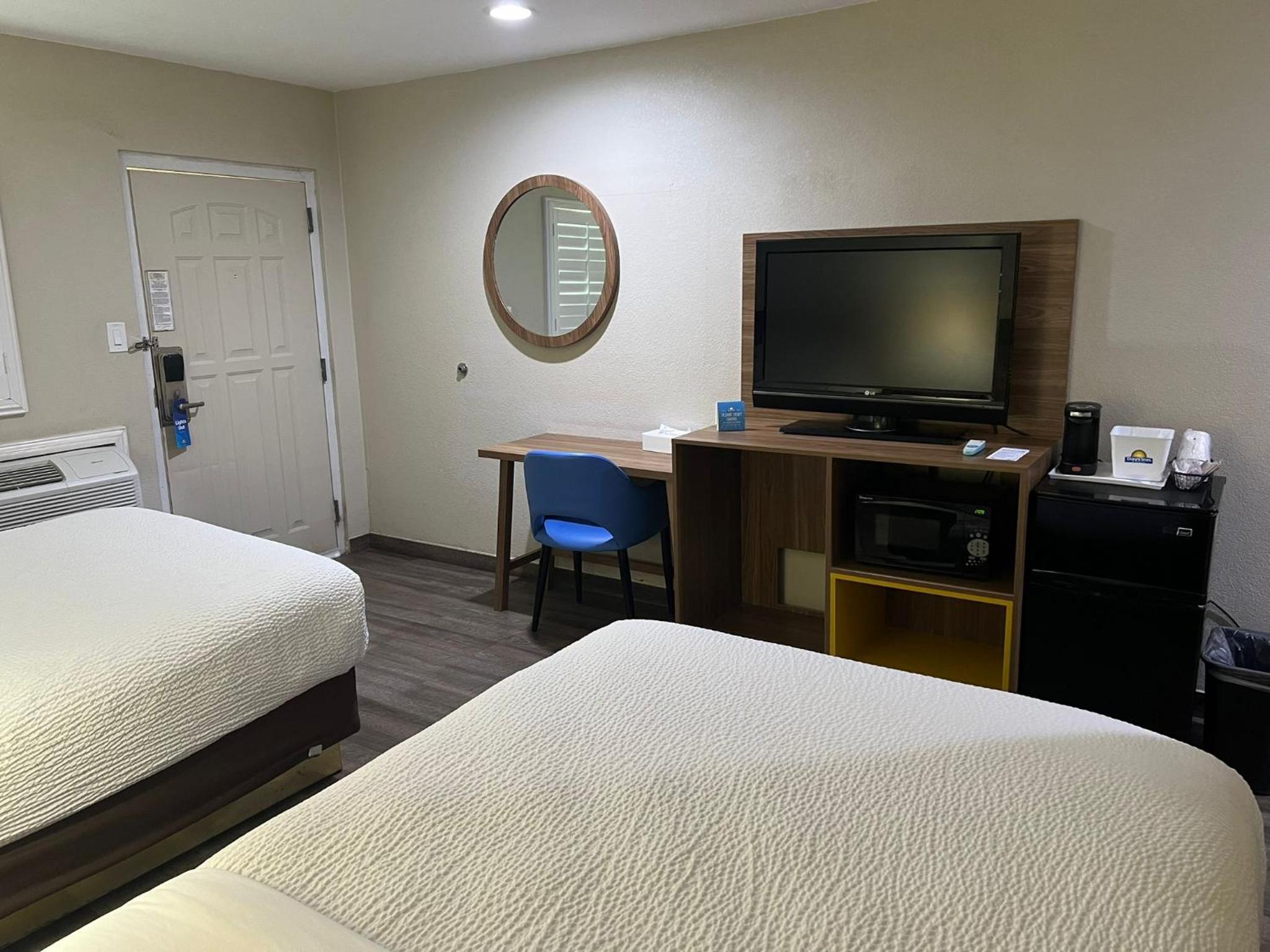 Double Room with Two Double Beds - Non-Smoking photo 3