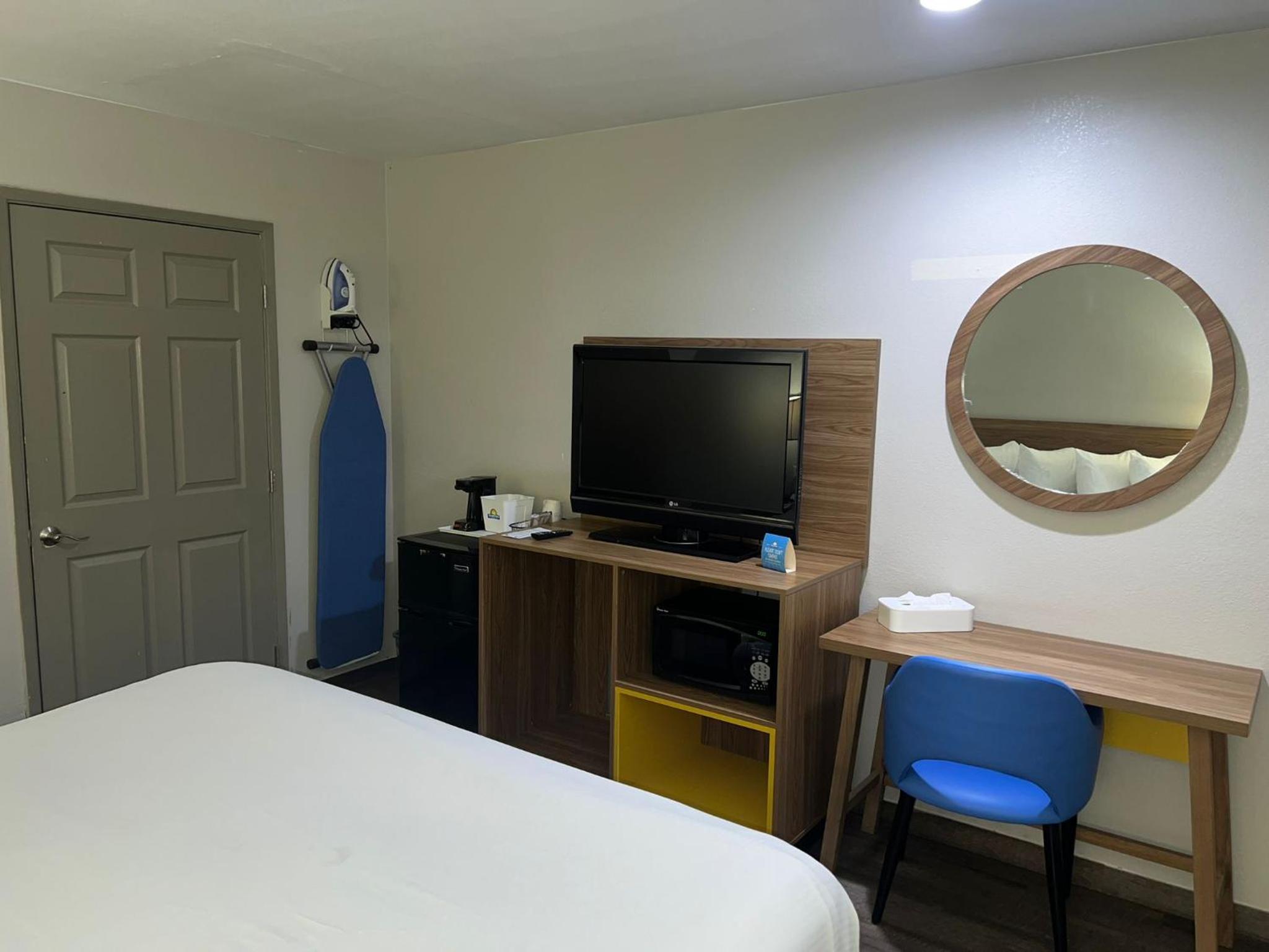King Room - Non-Smoking photo 2