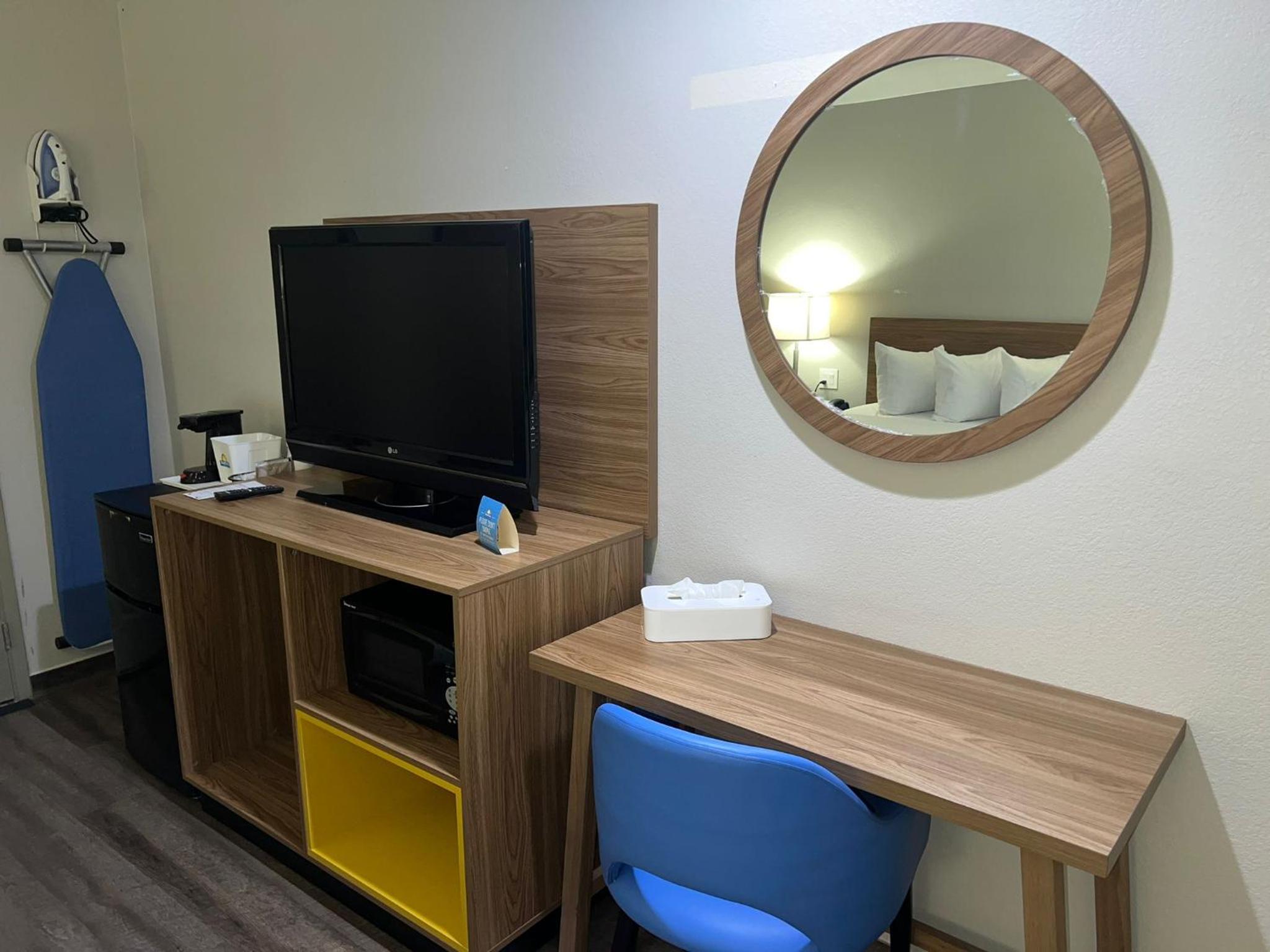 King Room - Mobility Access/Non-Smoking photo 3