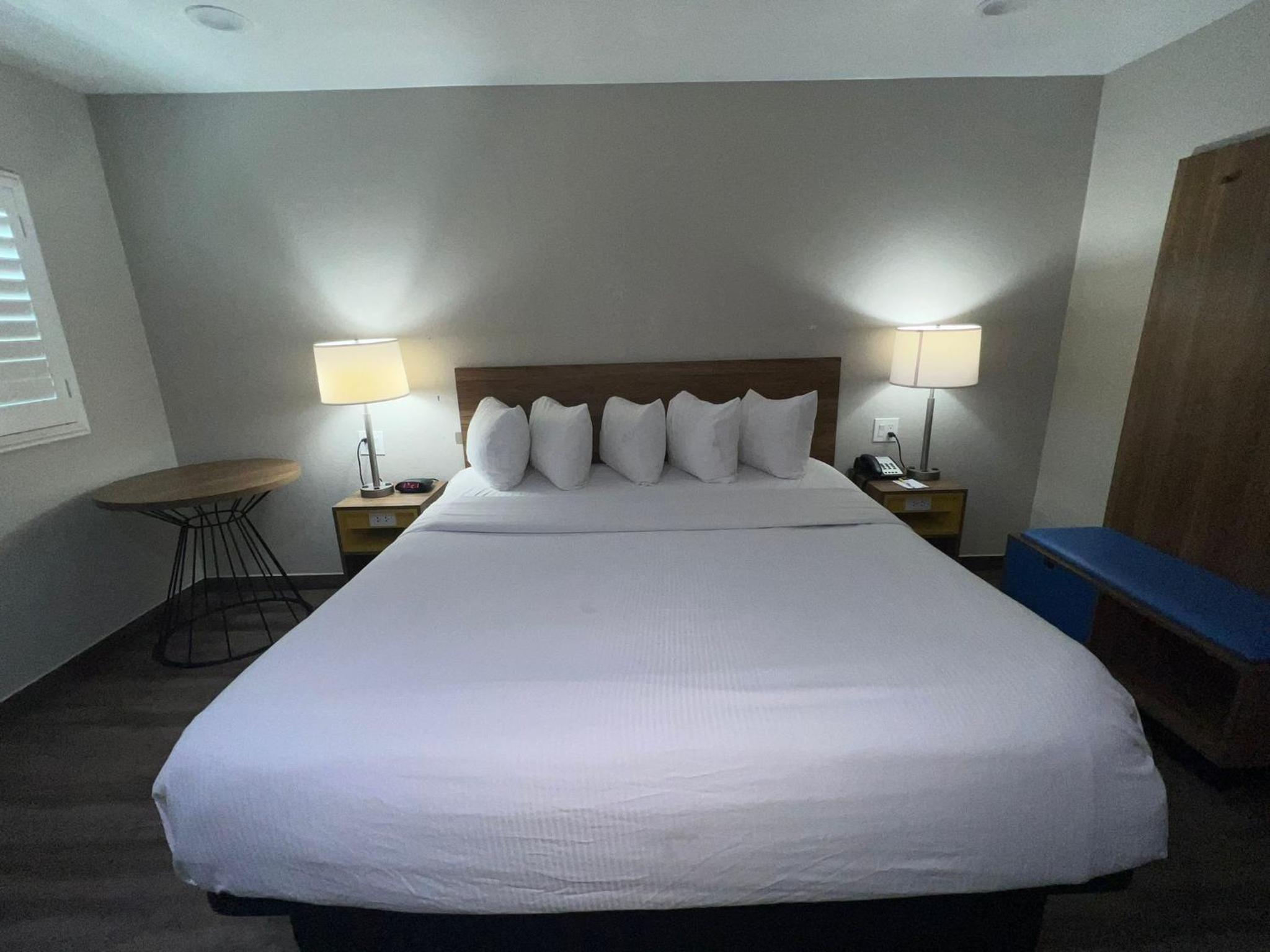 King Room - Mobility Access/Non-Smoking photo 1