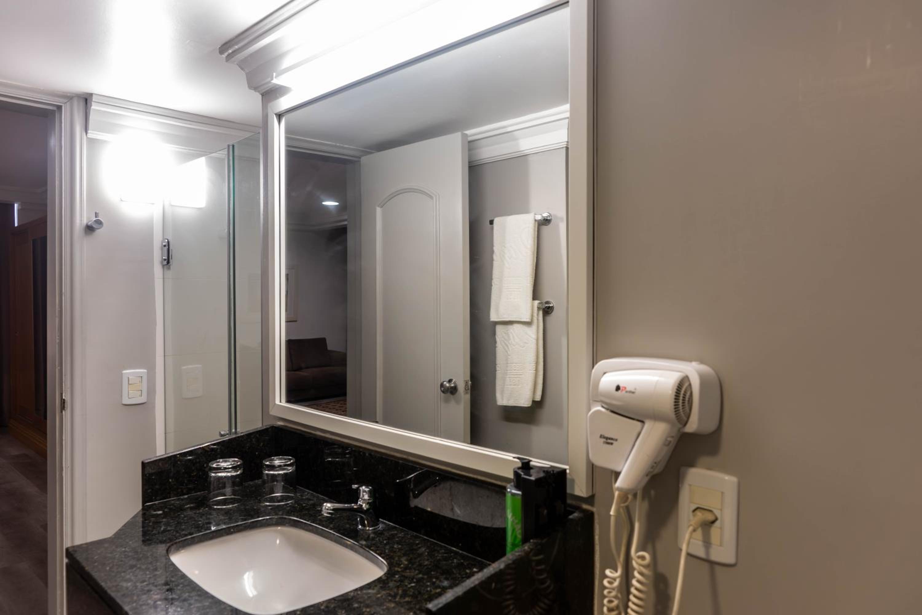 Executive Suite with Double Bed - Photo 18