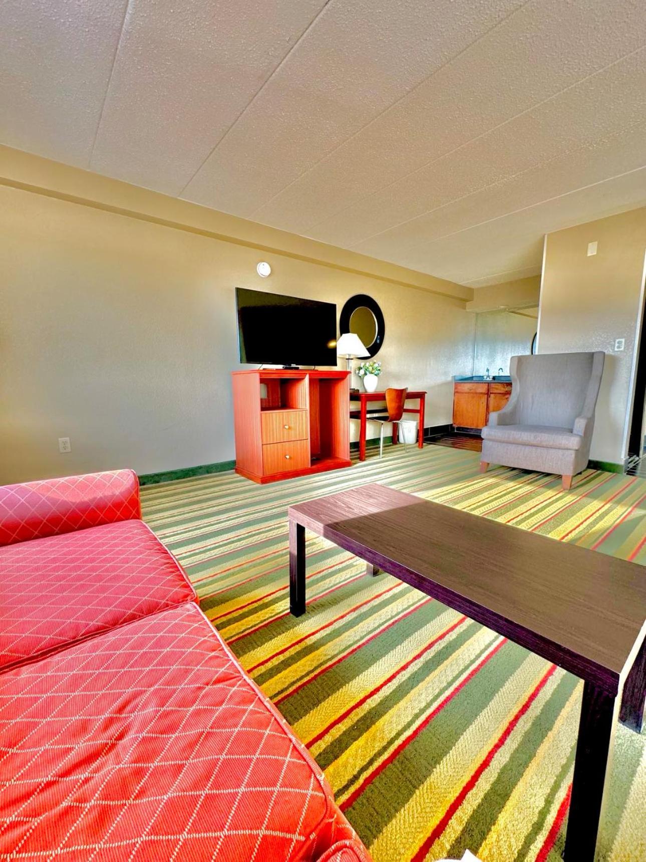 King Suite With Jetted Tub - Non-Smoking