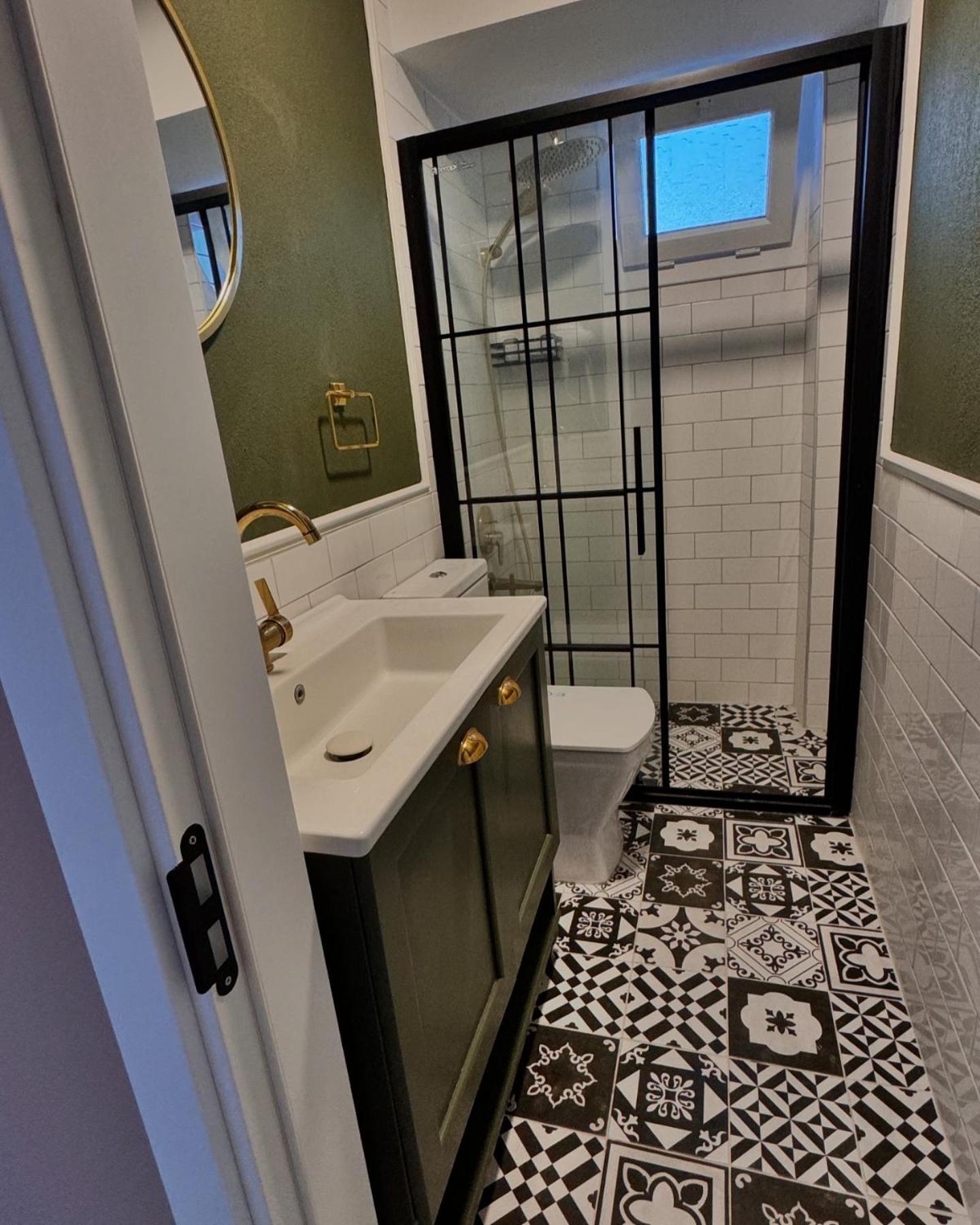 Deluxe Room with Balcony photo 2