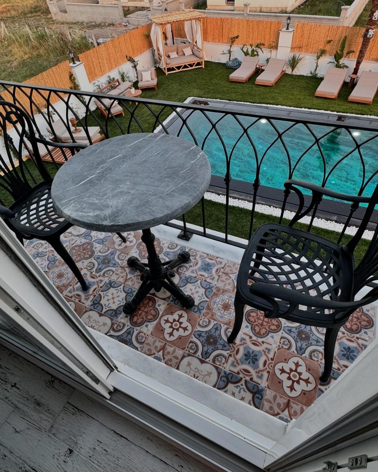 Deluxe Room with Balcony photo 3