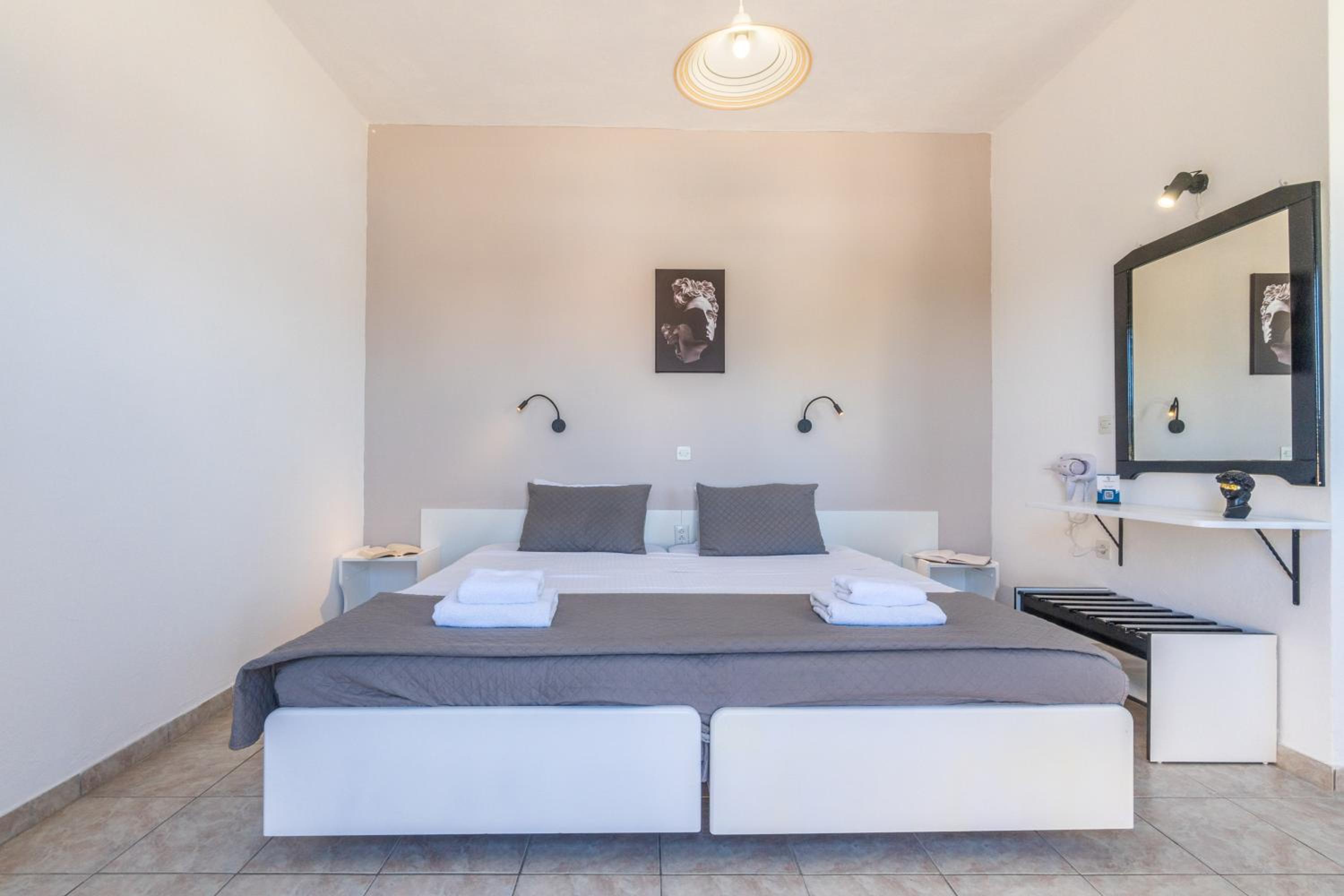 Queen Room With Pool View