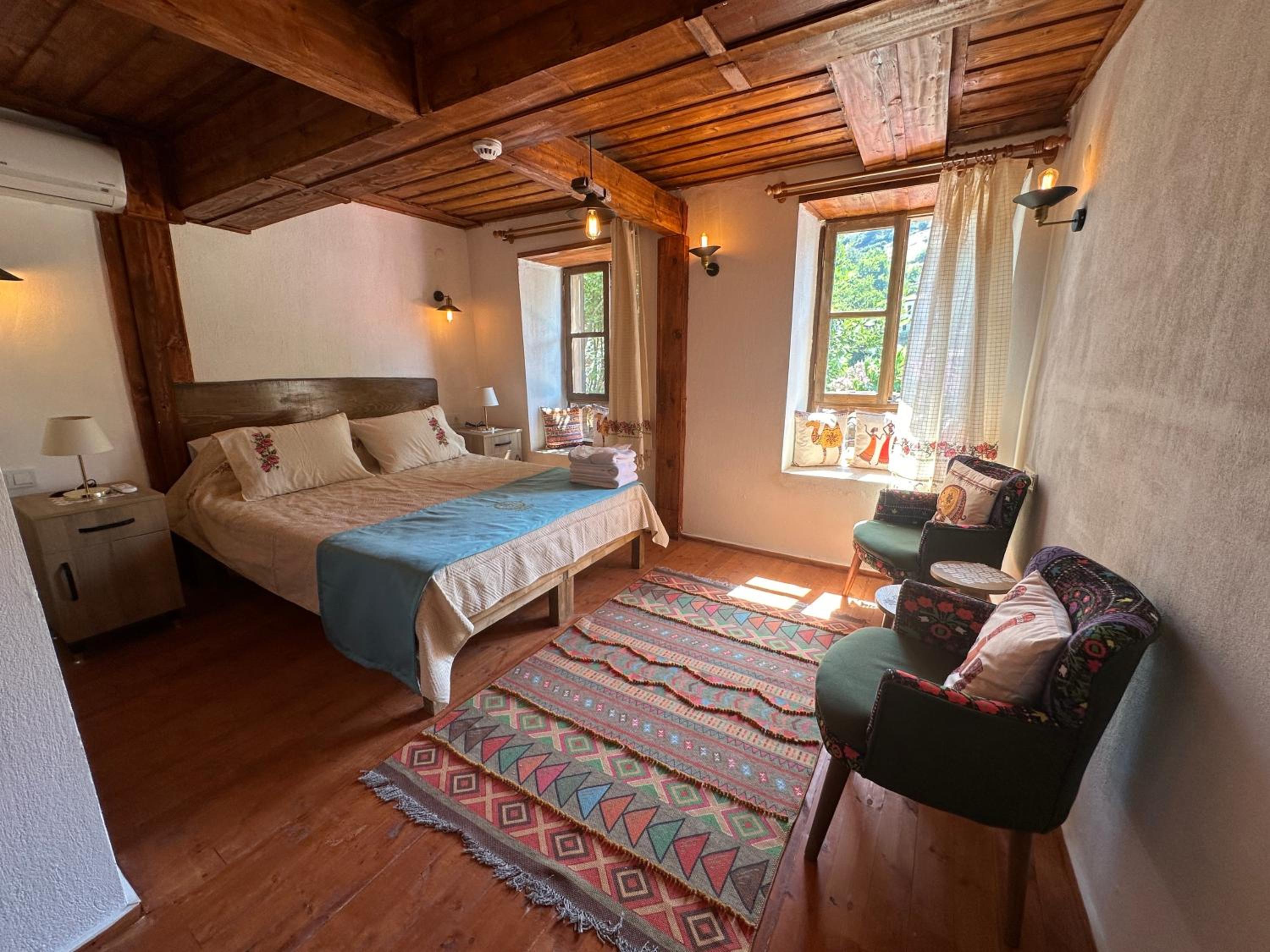 Large Double Room photo 1