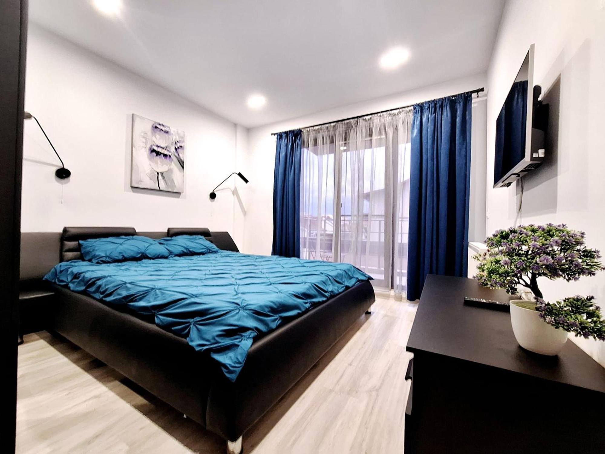 One-Bedroom Apartment photo 1