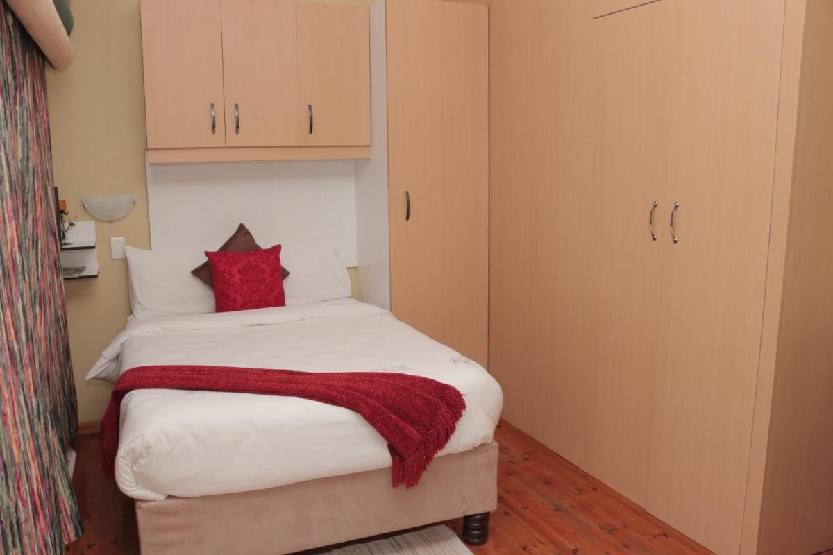 Deluxe Double Room (2 Adults + 1 Child) photo 1
